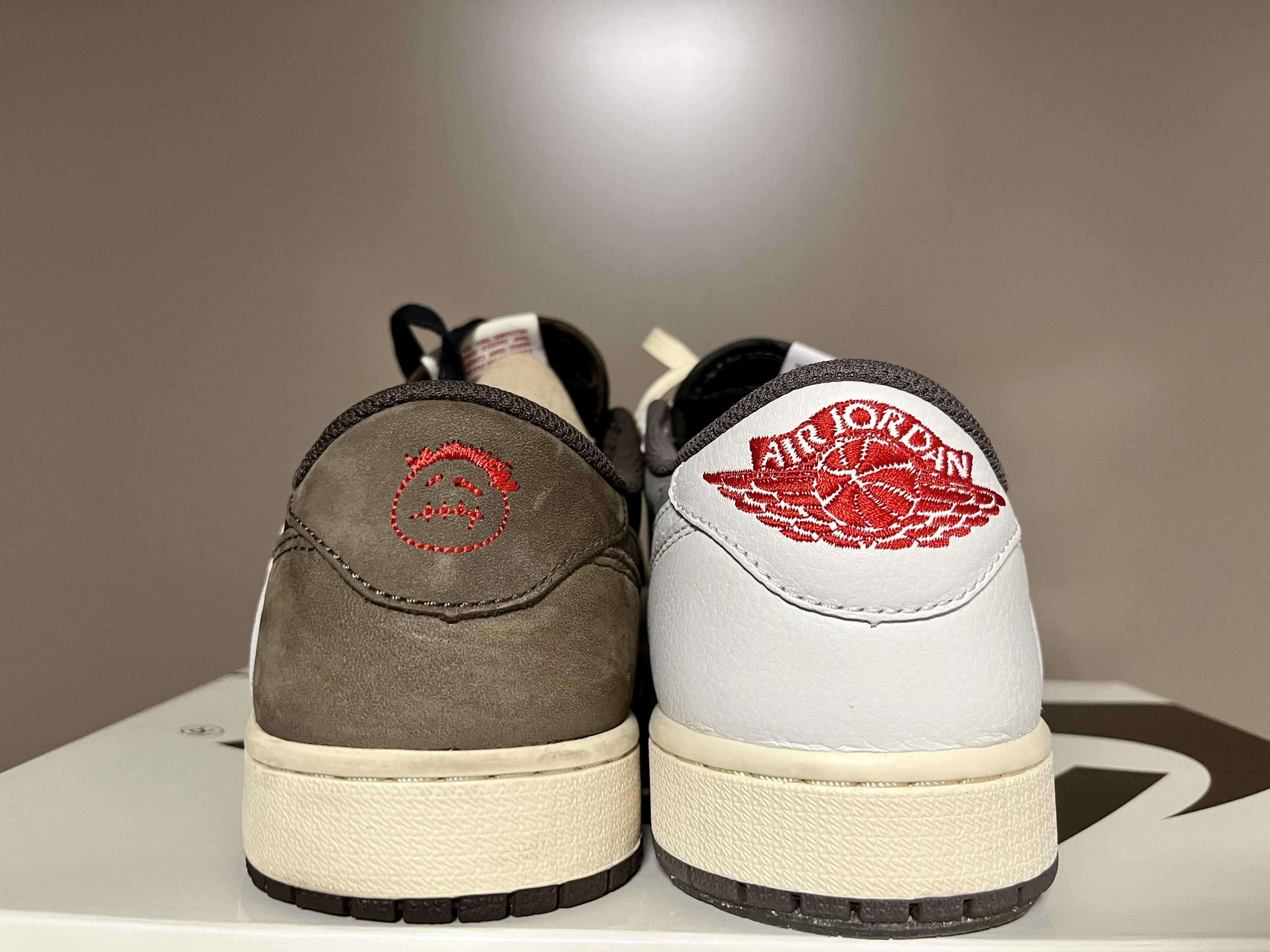 Jordan 1 x Travis Scott Retro Low OG SP Sail and Ridgerock, Jordan 1 x Travis Scott Retro Low OG SP Mocha 착용 스타일