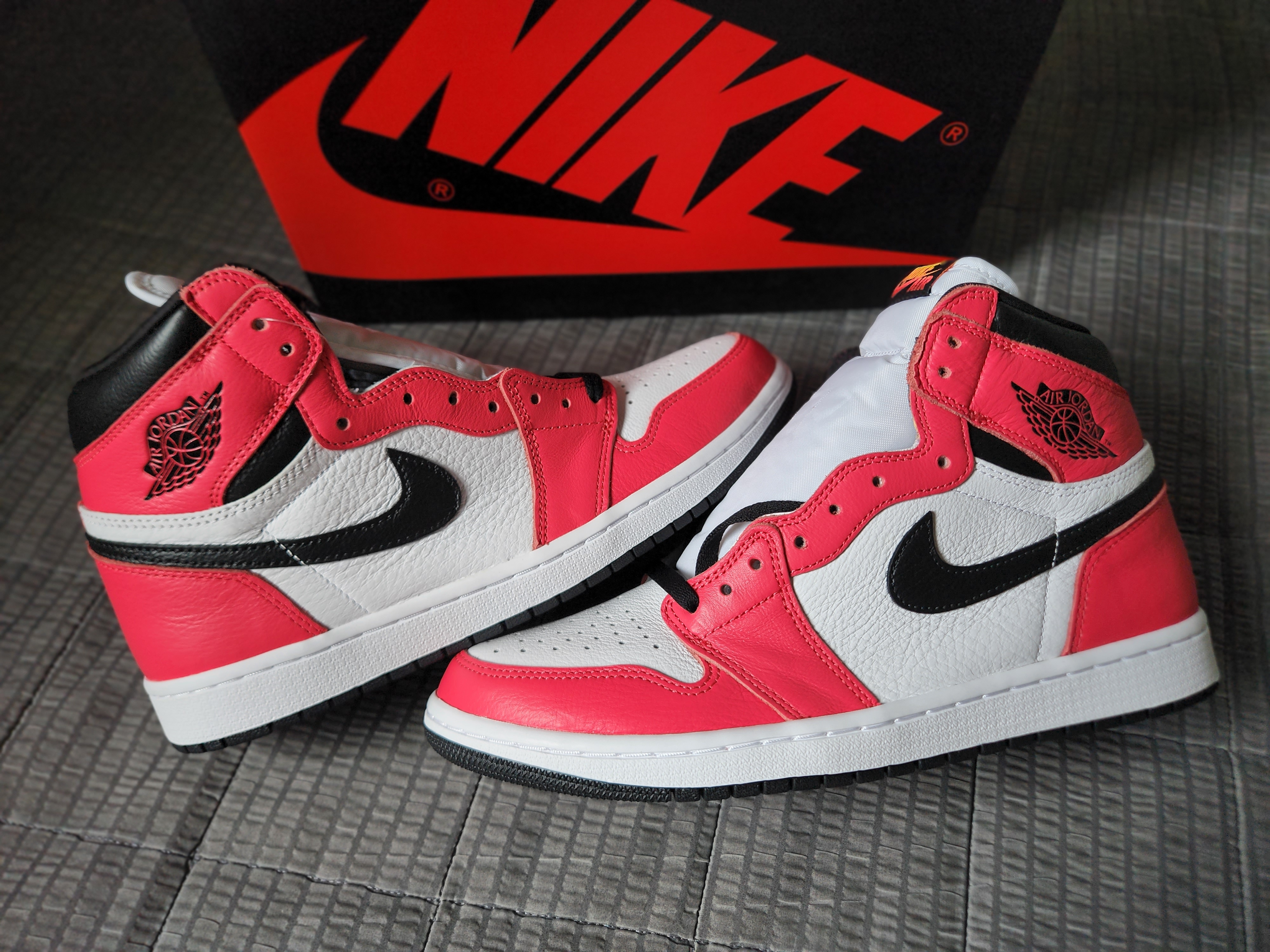 Jordan 1 Retro High OG Light Fusion Red, Jordan 1 Retro High OG Taxi 착용 스타일 - 1