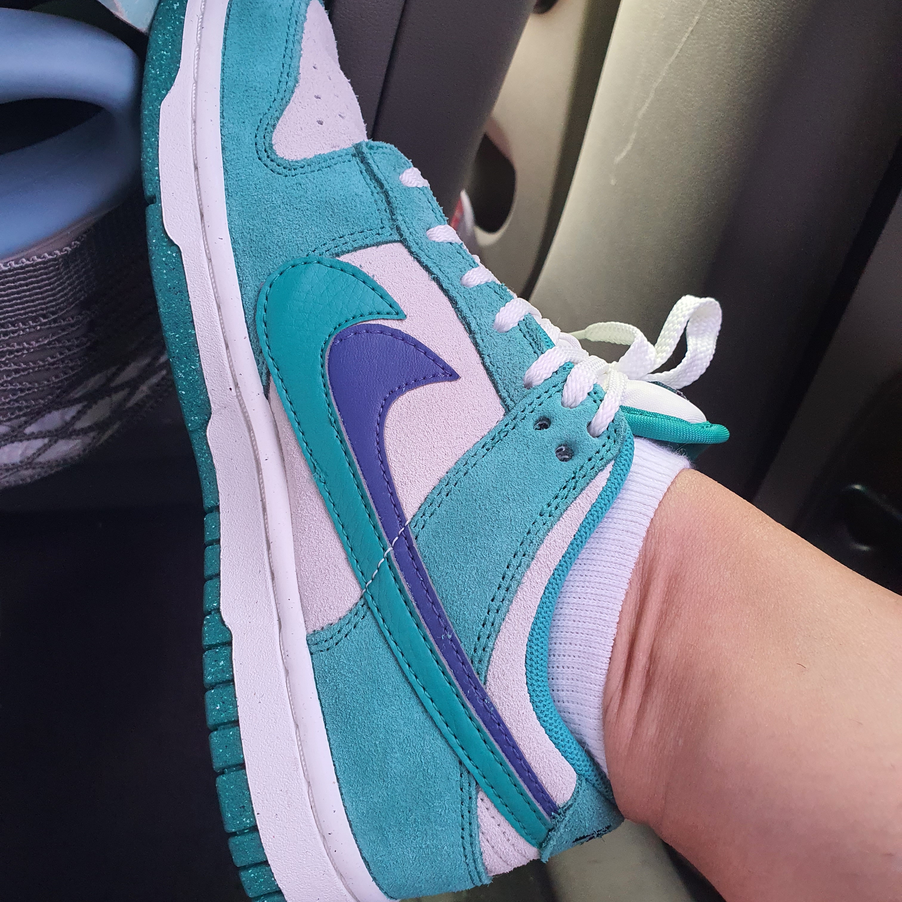(W) Nike Dunk Low SE 85 Neptune Green and Sail 착용 스타일