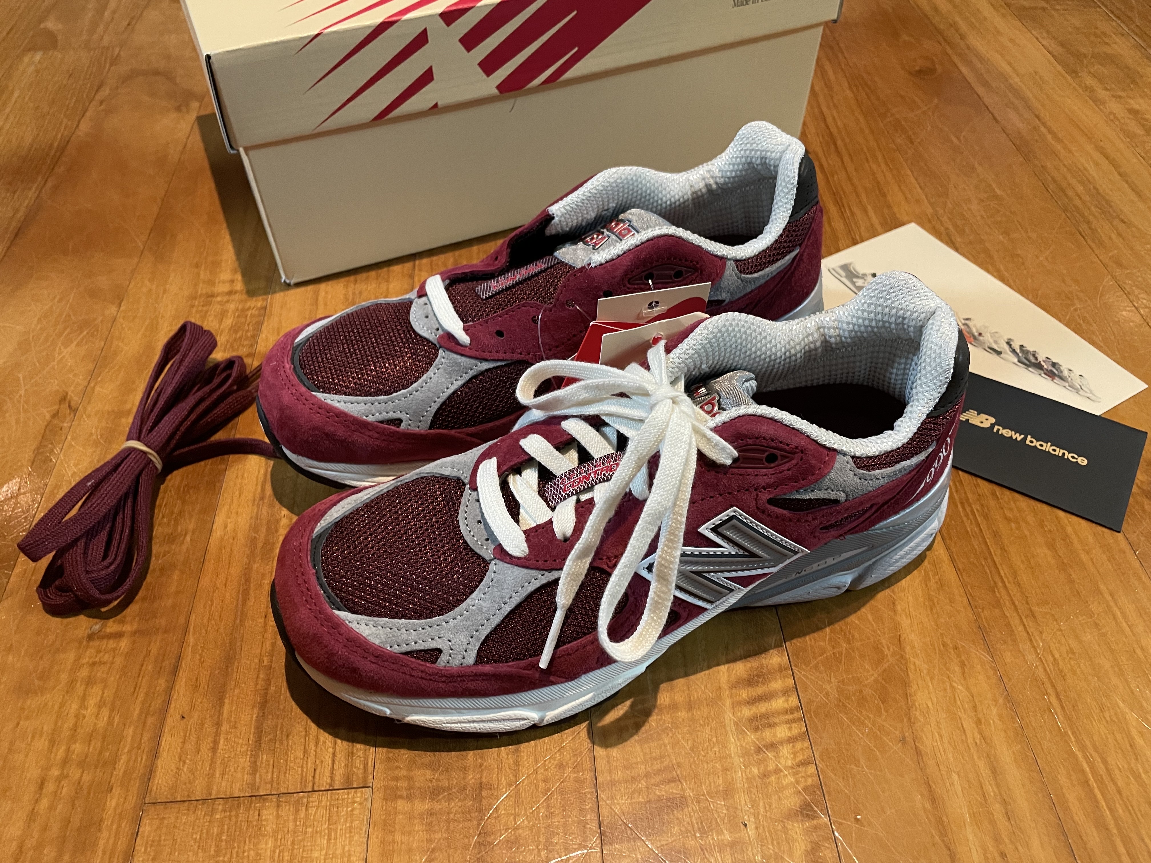 New Balance 990v3 Made in USA Scarlet Marblehead 착용 스타일 - 1