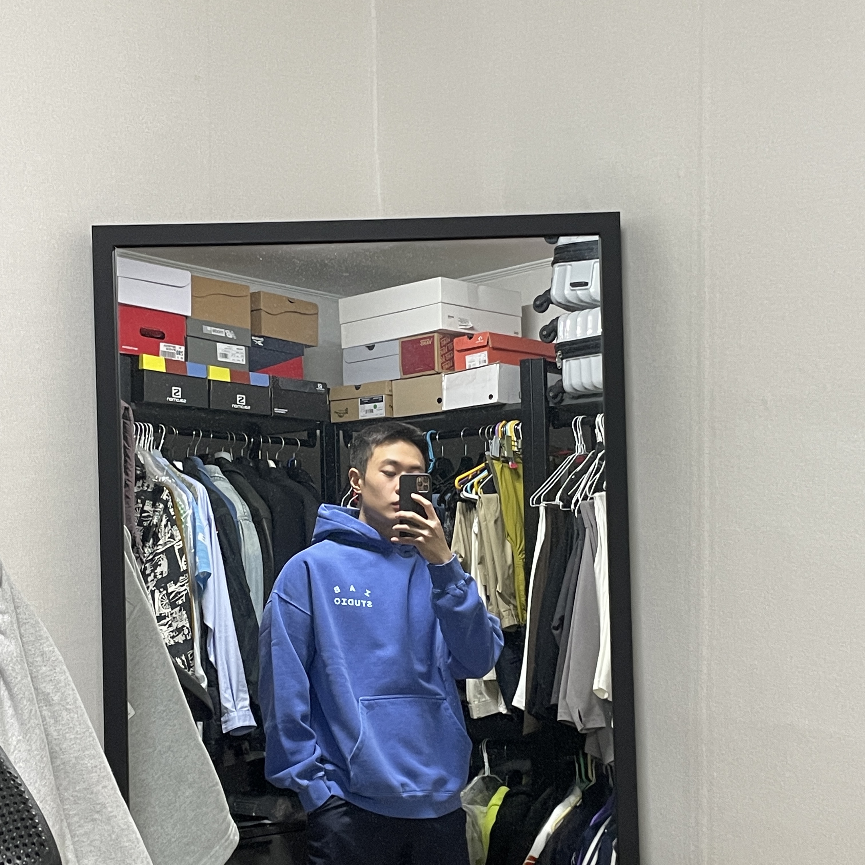 IAB Studio Pigment Hoodie Royal Blue - 22FW 착용 스타일