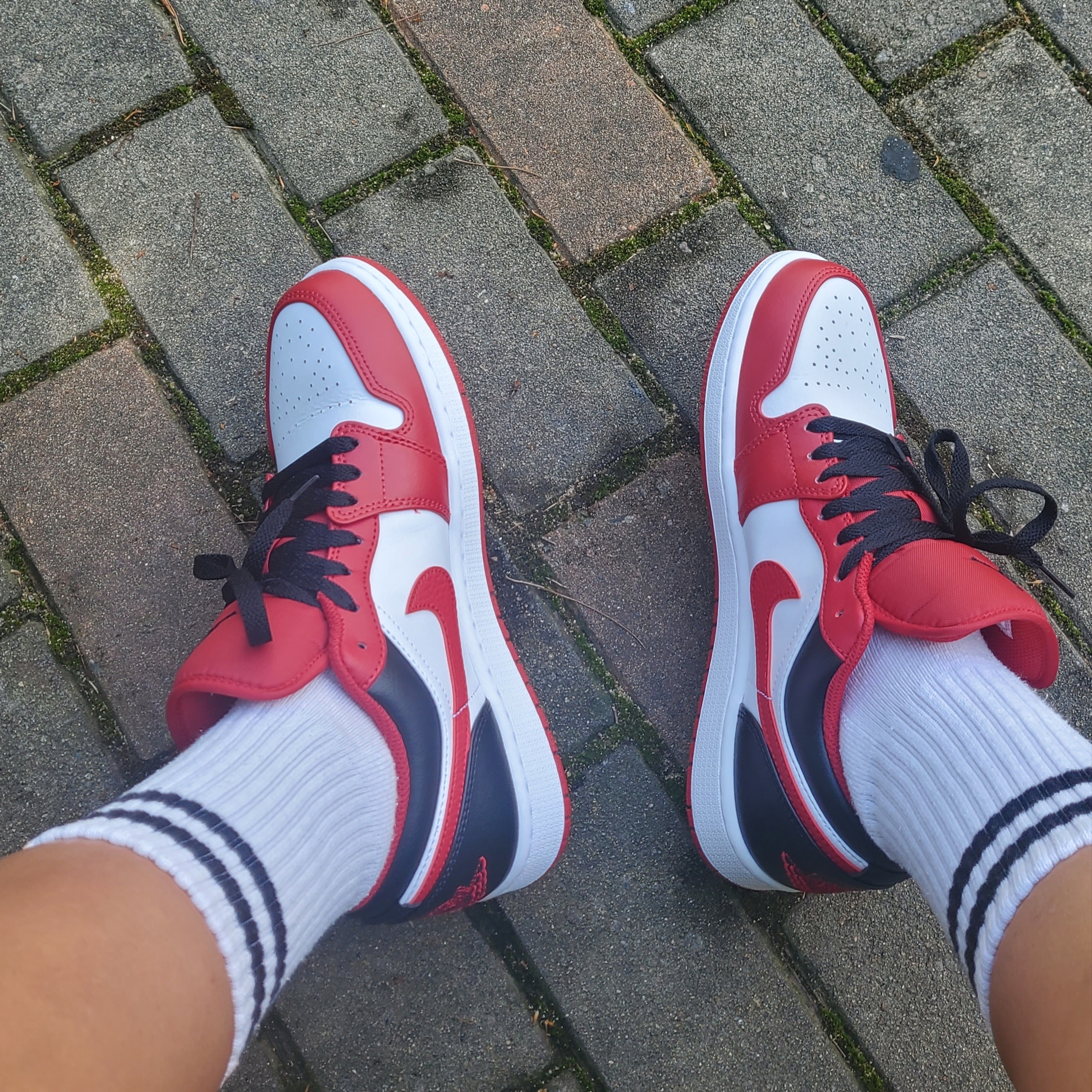 Jordan 1 Low White Gym Red Black 착용 스타일