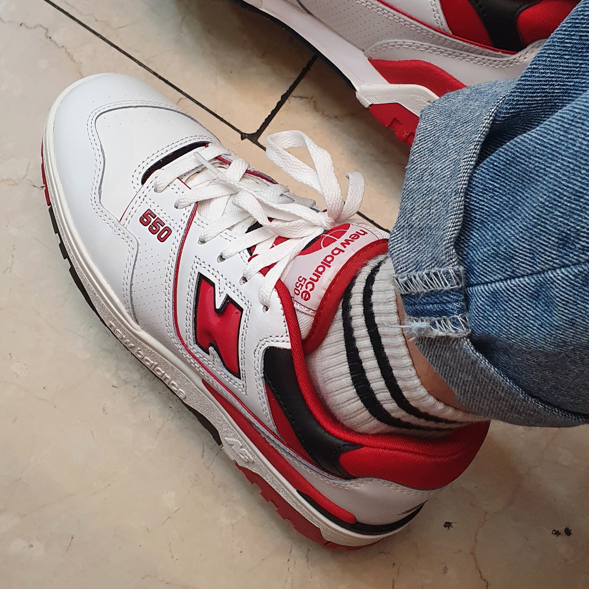 New Balance 550 White Red - 2E Wide 착용 스타일 - 2