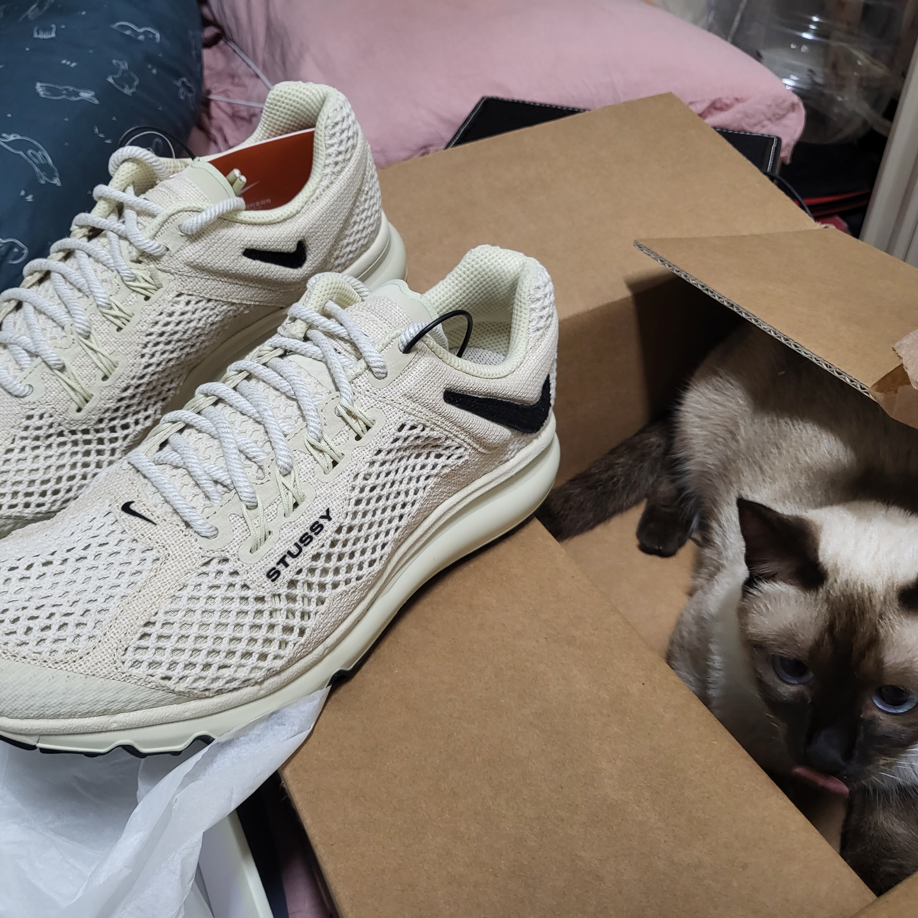 Nike x Stussy Air Max 2013 Fossil, Nike x Stussy NRG Crew Socks White Black 착용 스타일 - 3