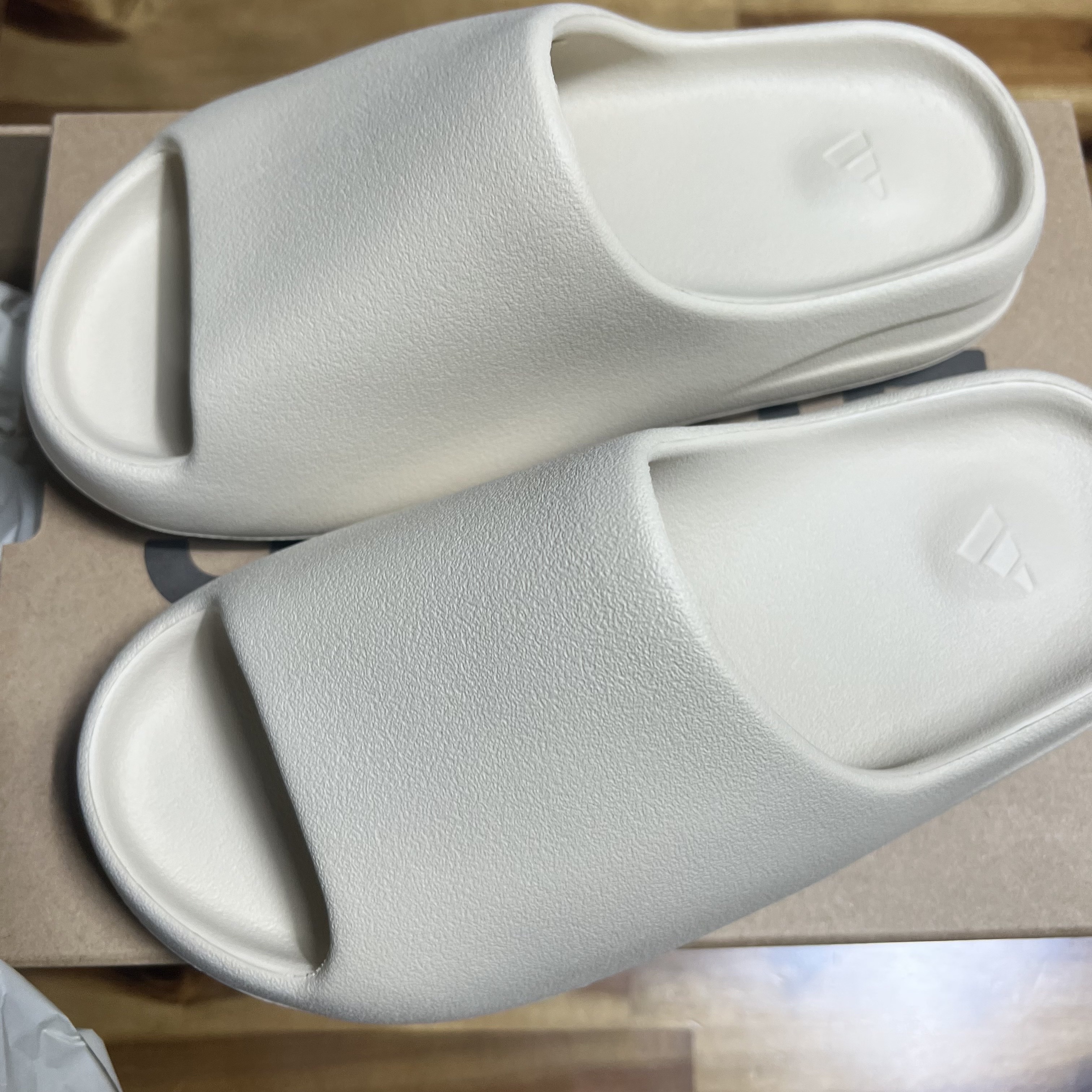 Adidas Yeezy Slide Bone 2022/2023 착용 스타일