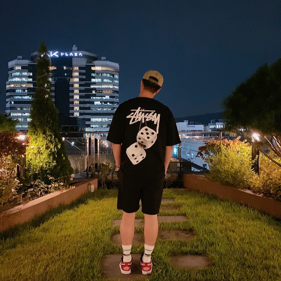 Double RL Garment Dyeing Twill Ball Cap Green, Stussy Fuzzy Dice T-Shirt Black 착용 스타일 - 2