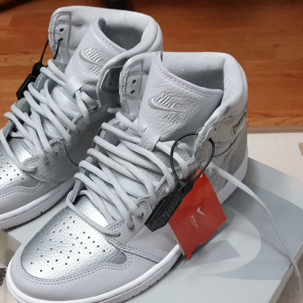 Jordan 1 Retro High OG CO.JP Neutral Grey 착용 스타일 - 1