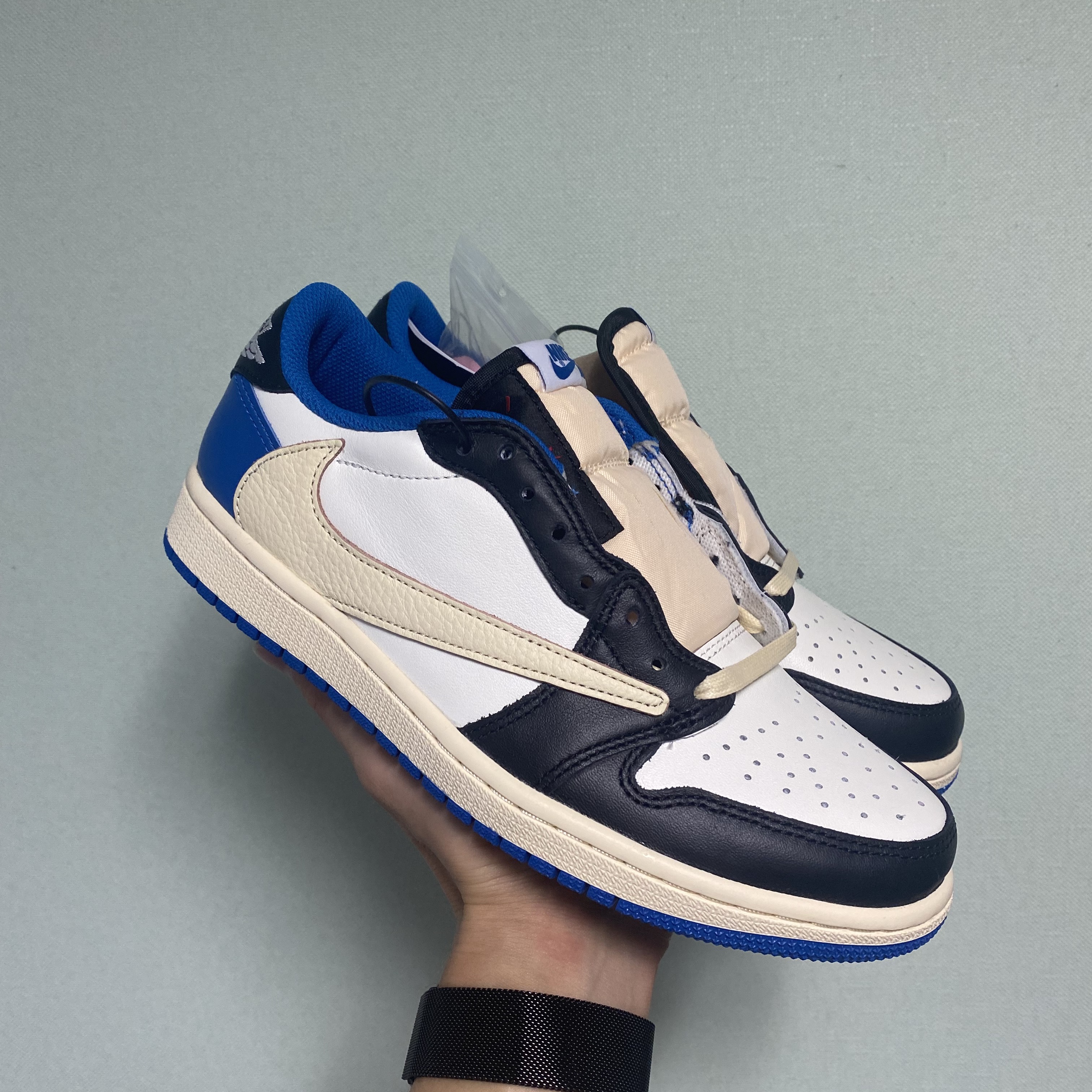 Jordan 1 x Travis Scott x Fragment Retro Low OG SP Military Blue 착용 스타일