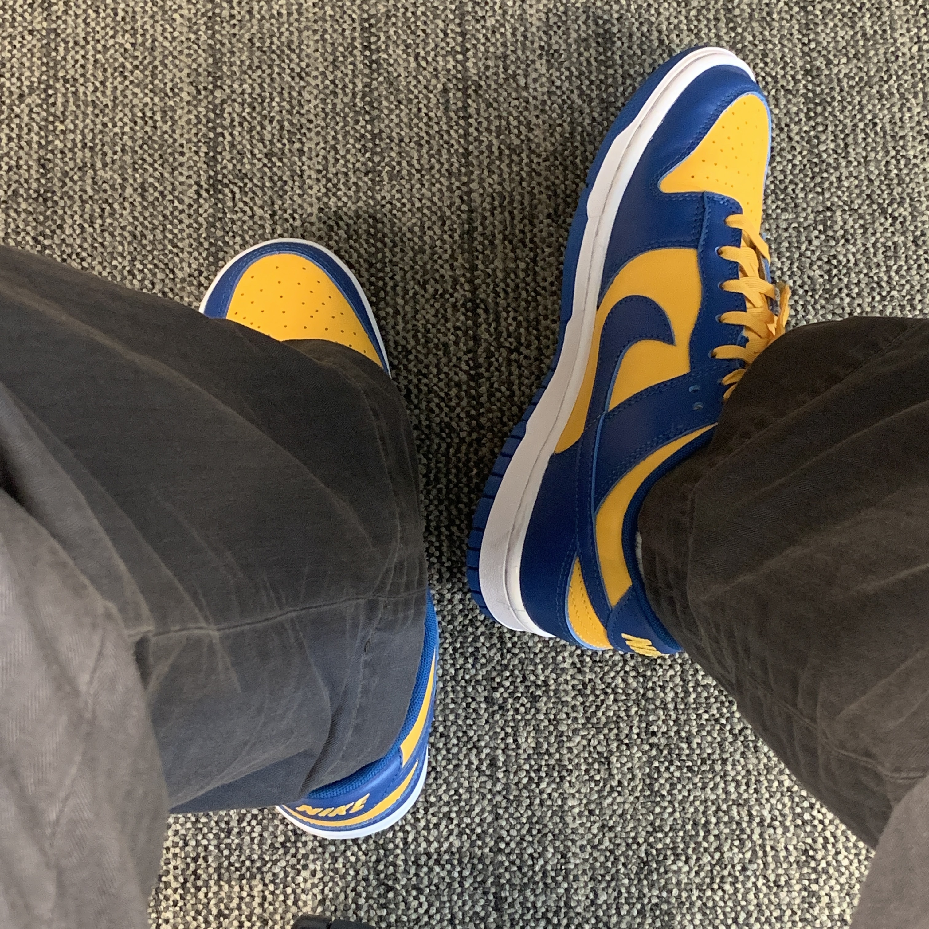 Nike Dunk Low Retro Blue Jay and University Gold 착용 스타일