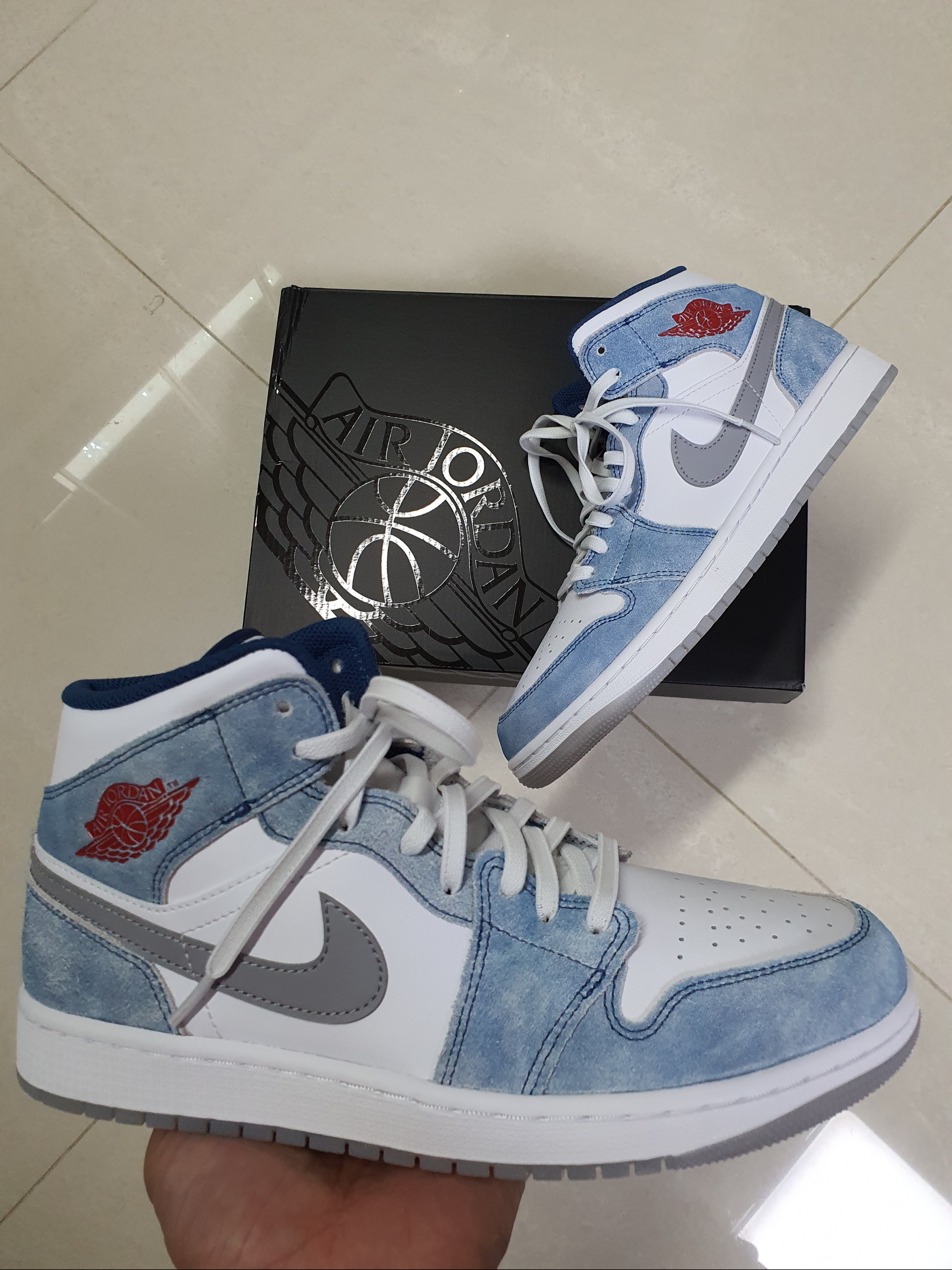 Jordan 1 Mid SE French Blue Fire Red 착용 스타일