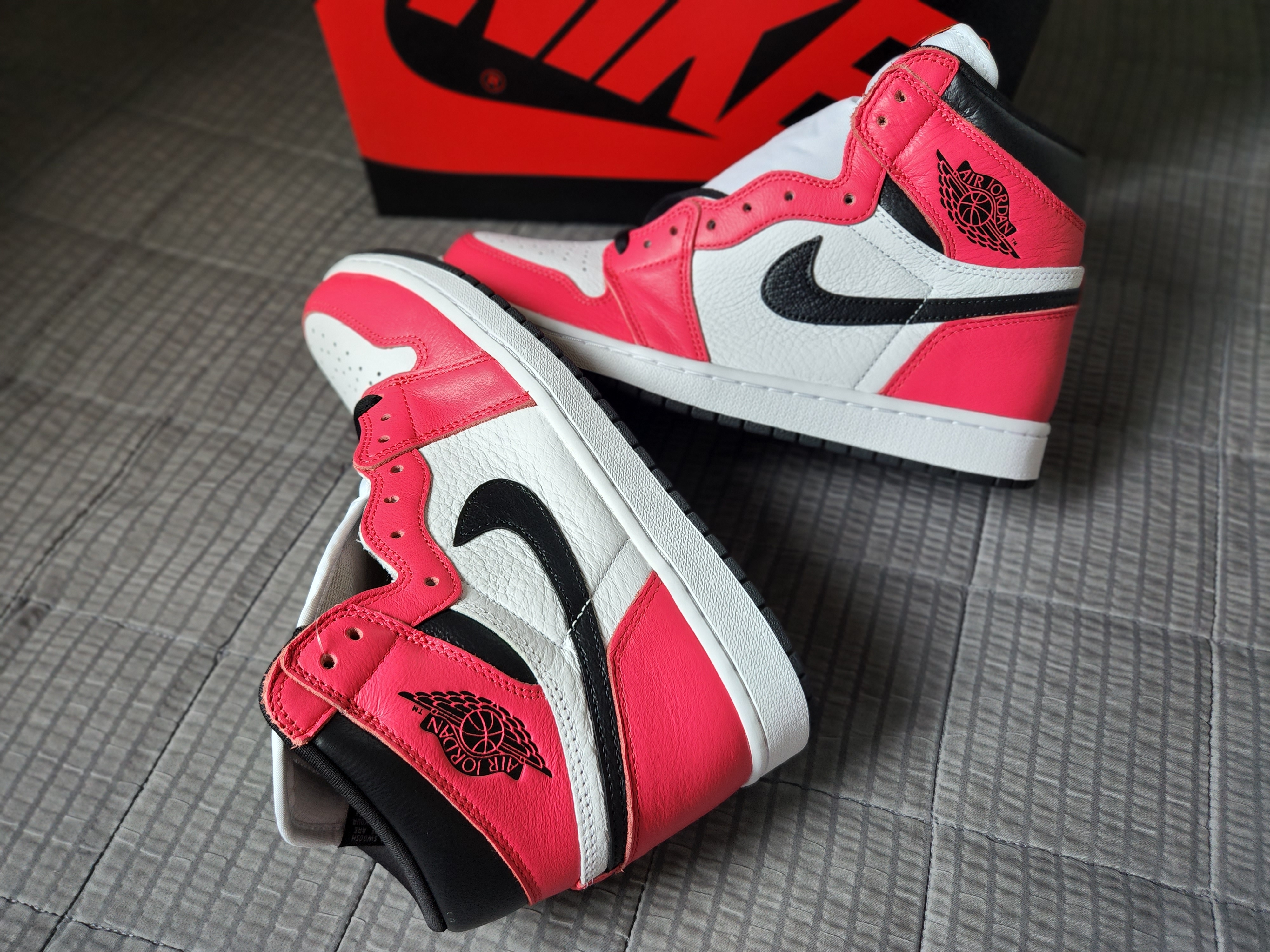 Jordan 1 Retro High OG Light Fusion Red, Jordan 1 Retro High OG Taxi 착용 스타일 - 3