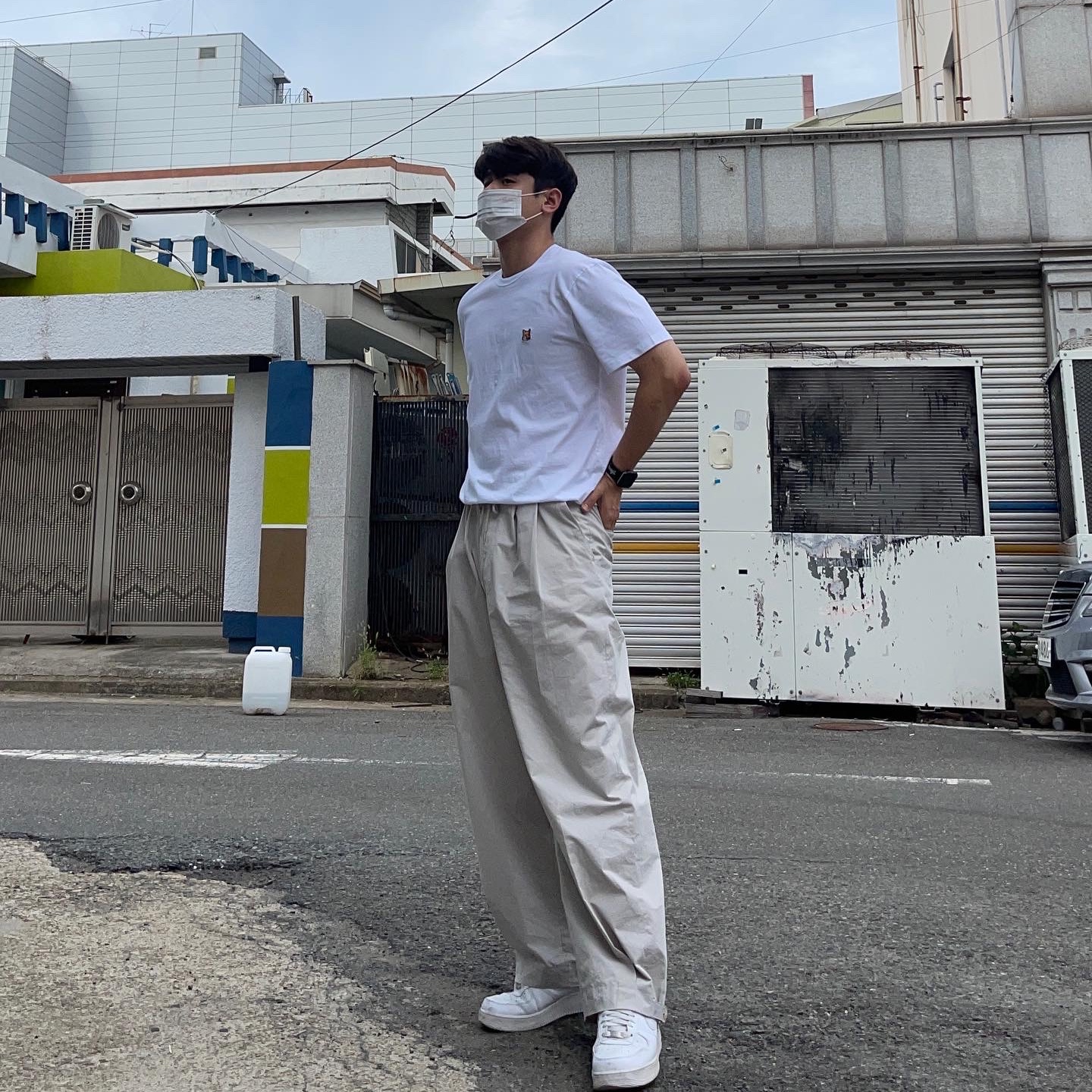 Nike Air Force 1 '07 Low White, Maison Kitsune Fox Head Patch Classic T-Shirt White 착용 스타일