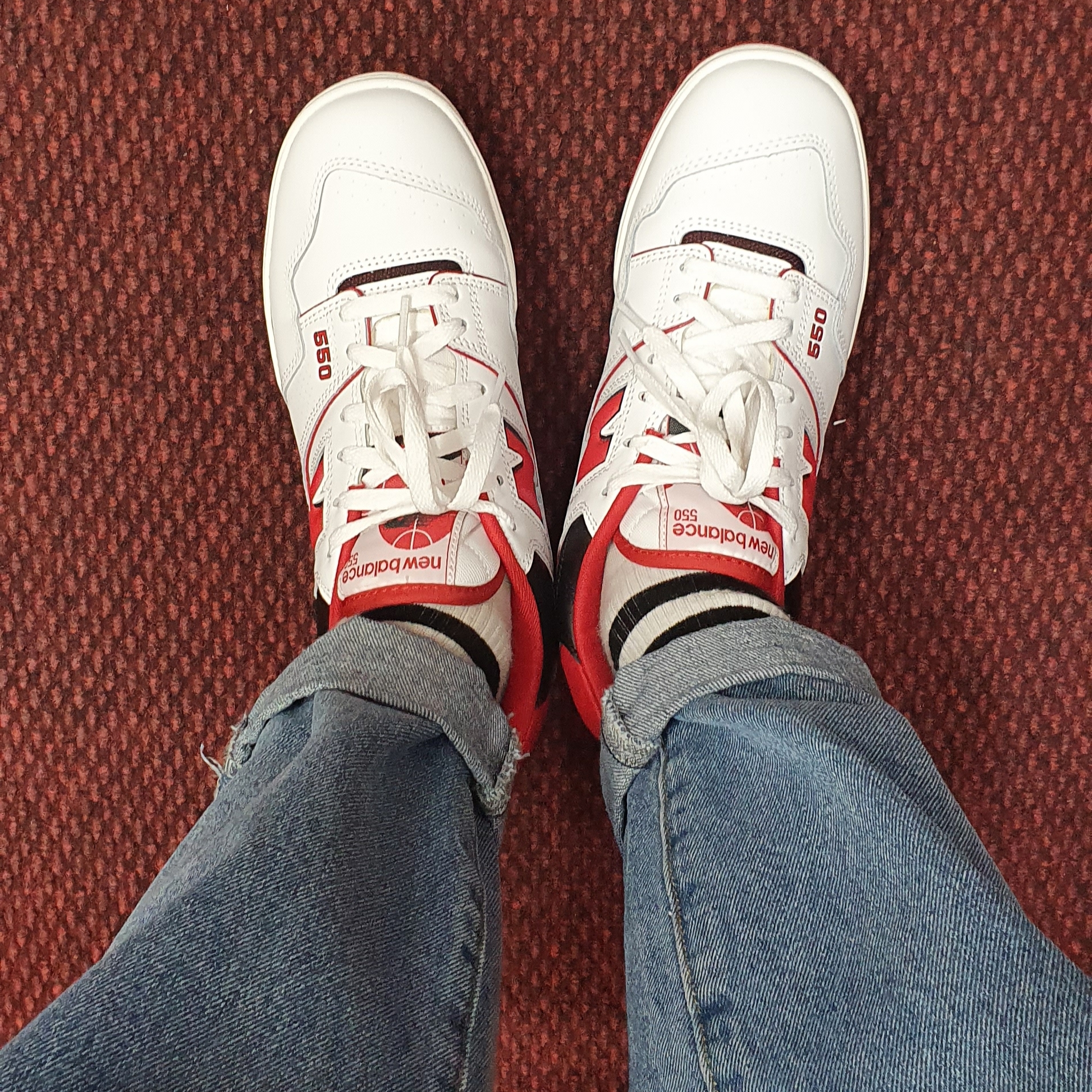 New Balance 550 White Red - 2E Wide 착용 스타일 - 4