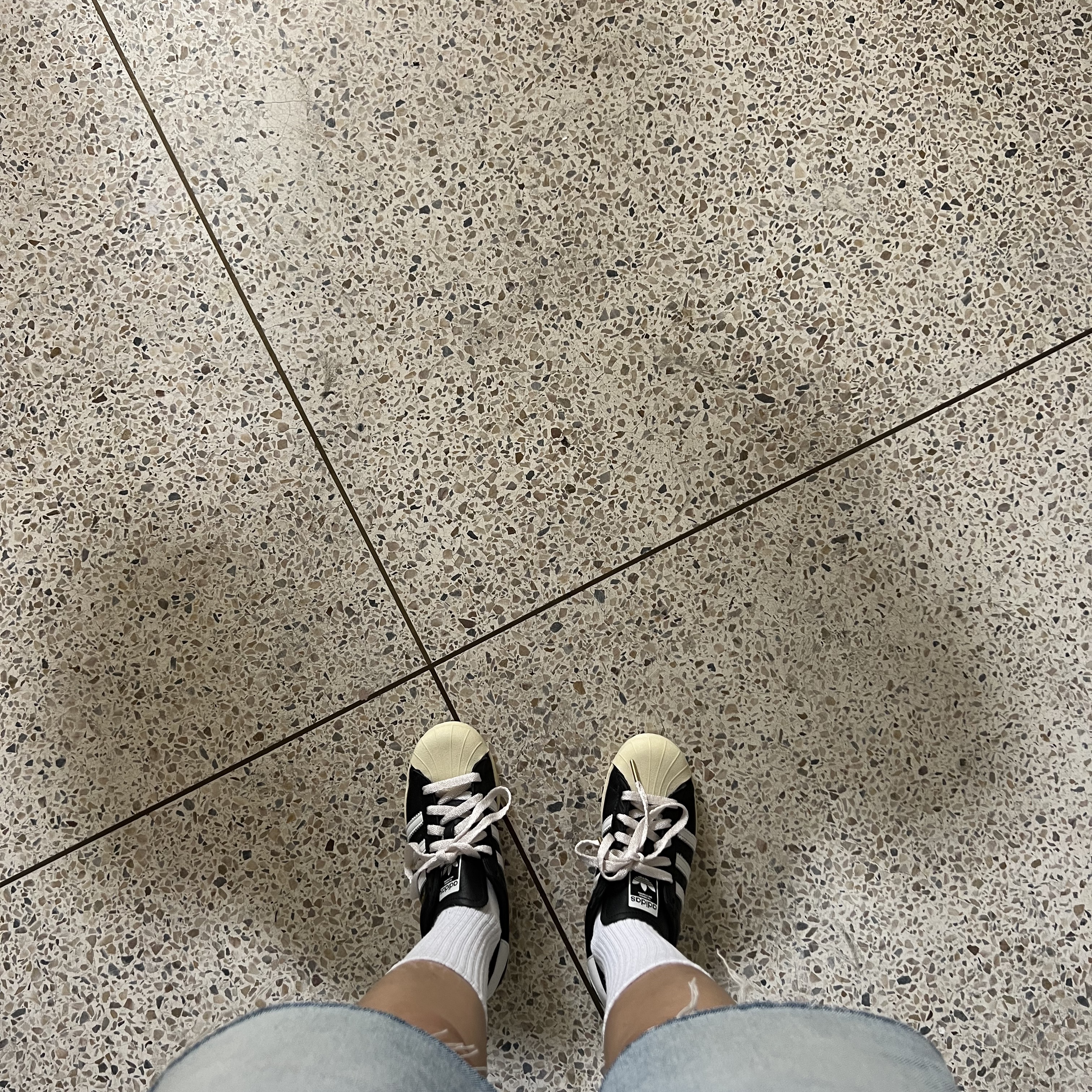 Adidas Superstar Premium Black White 착용 스타일