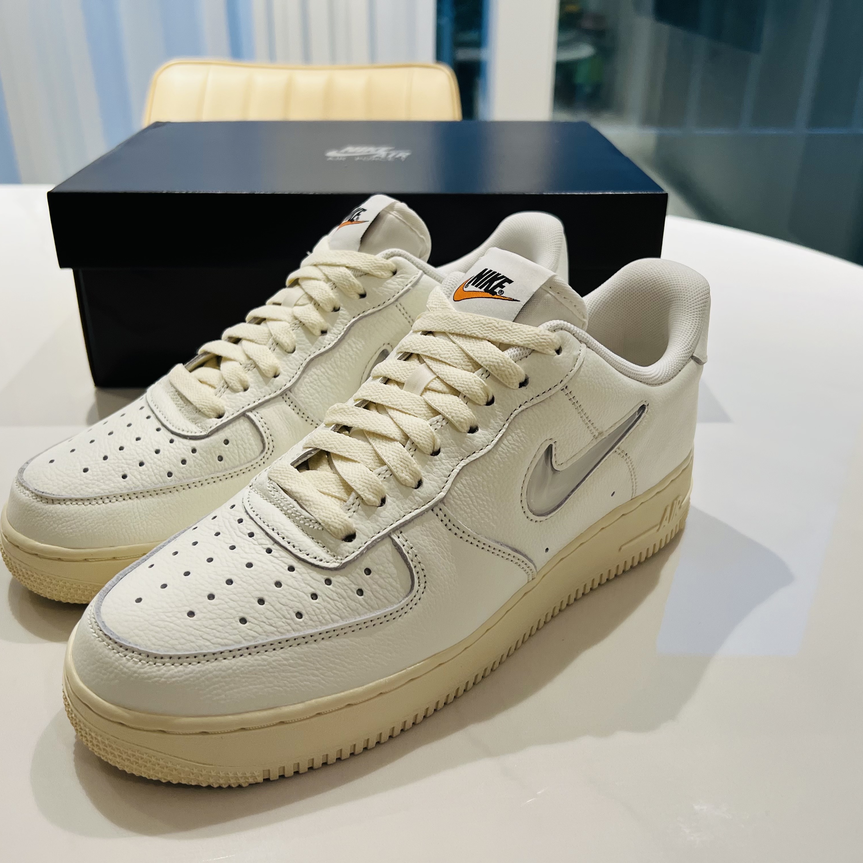 Nike Air Force 1 '07 PRM Vintage Sail 착용 스타일