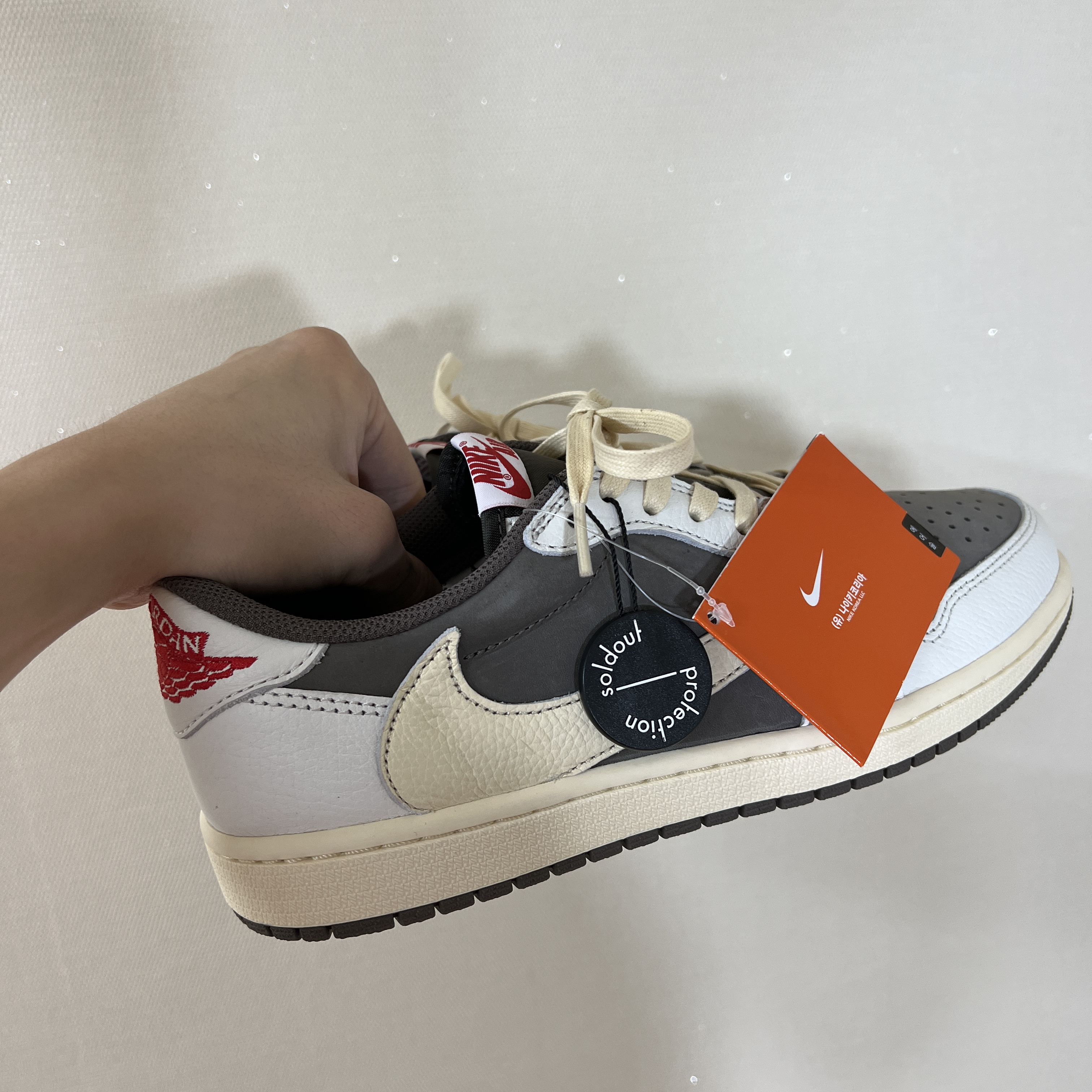 Jordan 1 x Travis Scott Retro Low OG SP Sail and Ridgerock, Nike SB Dunk Low Pro Chicago 착용 스타일 - 2