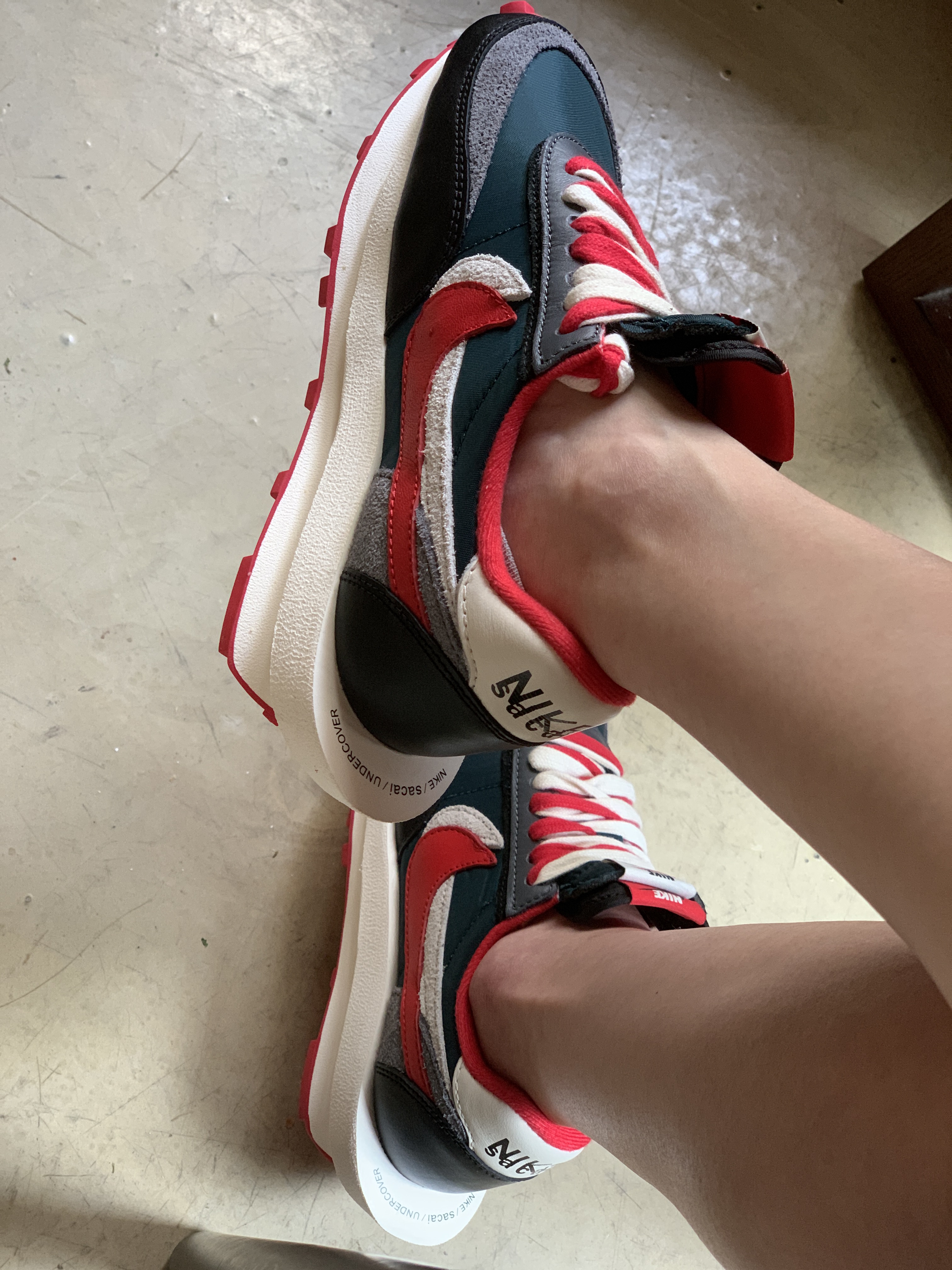 Nike x Sacai x Undercover LDWaffle Midnight Spruce University Red 착용 스타일