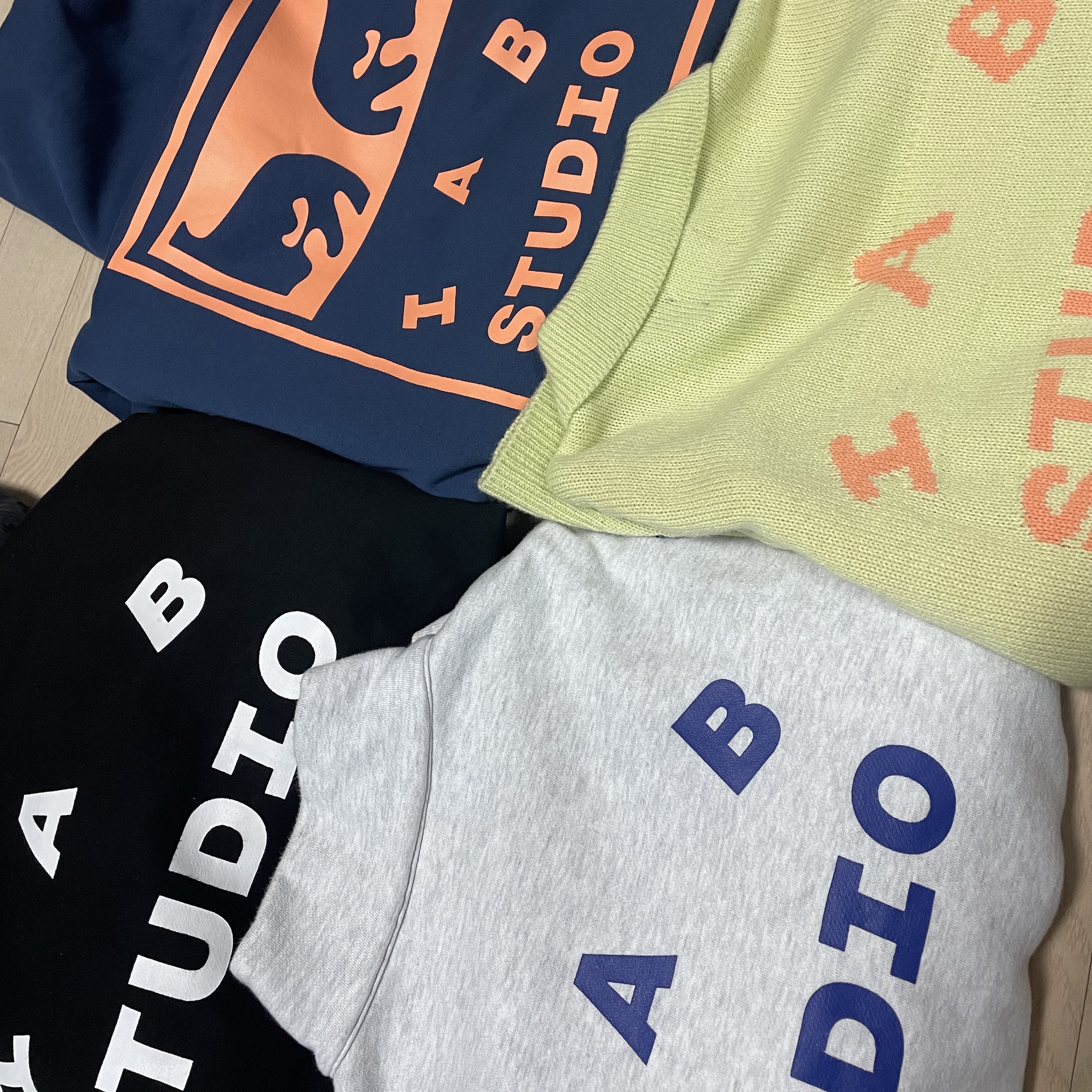 IAB Studio x Obey Eyes Icon Hoodie Oceana, IAB Studio x Obey Archer Cardigan Yellow 착용 스타일