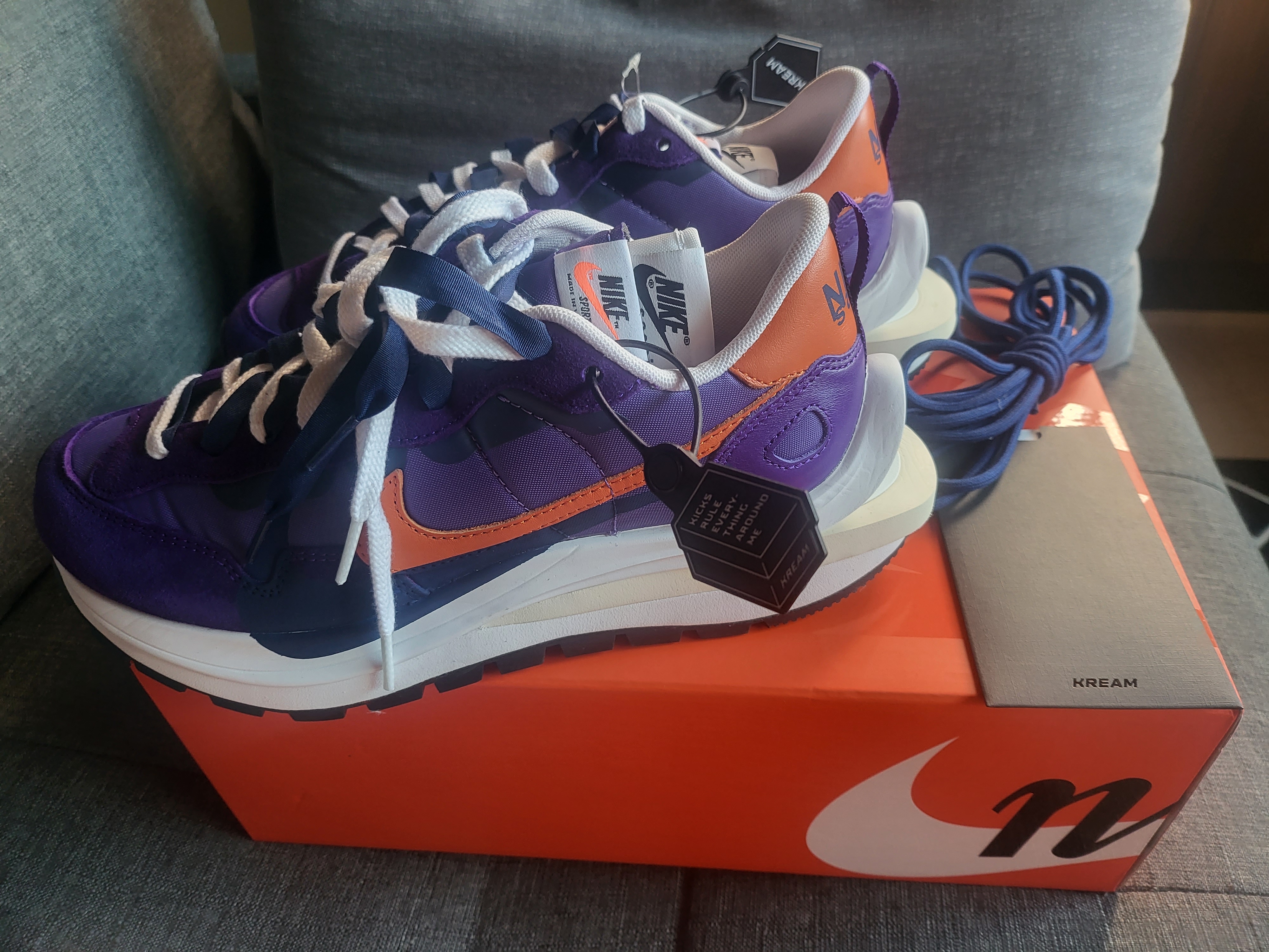 Nike x Sacai VaporWaffle Dark Iris 착용 스타일 - 2
