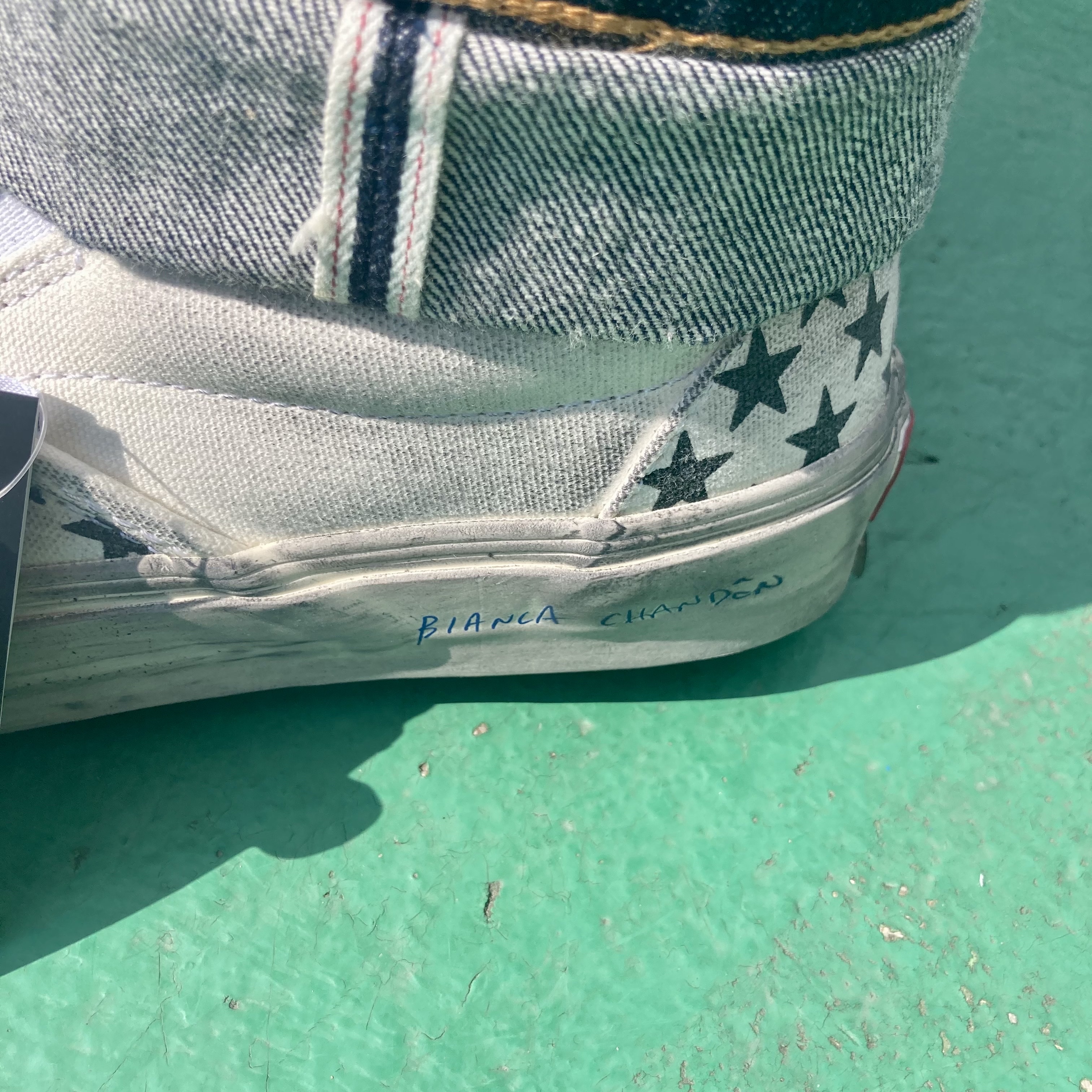 Vans Vault x Bianca Chandon Authentic LX Stressed Navy White, Vans Vault x Bianca Chandon Classic Slip-On LX Stressed Black White 착용 스타일 - 5