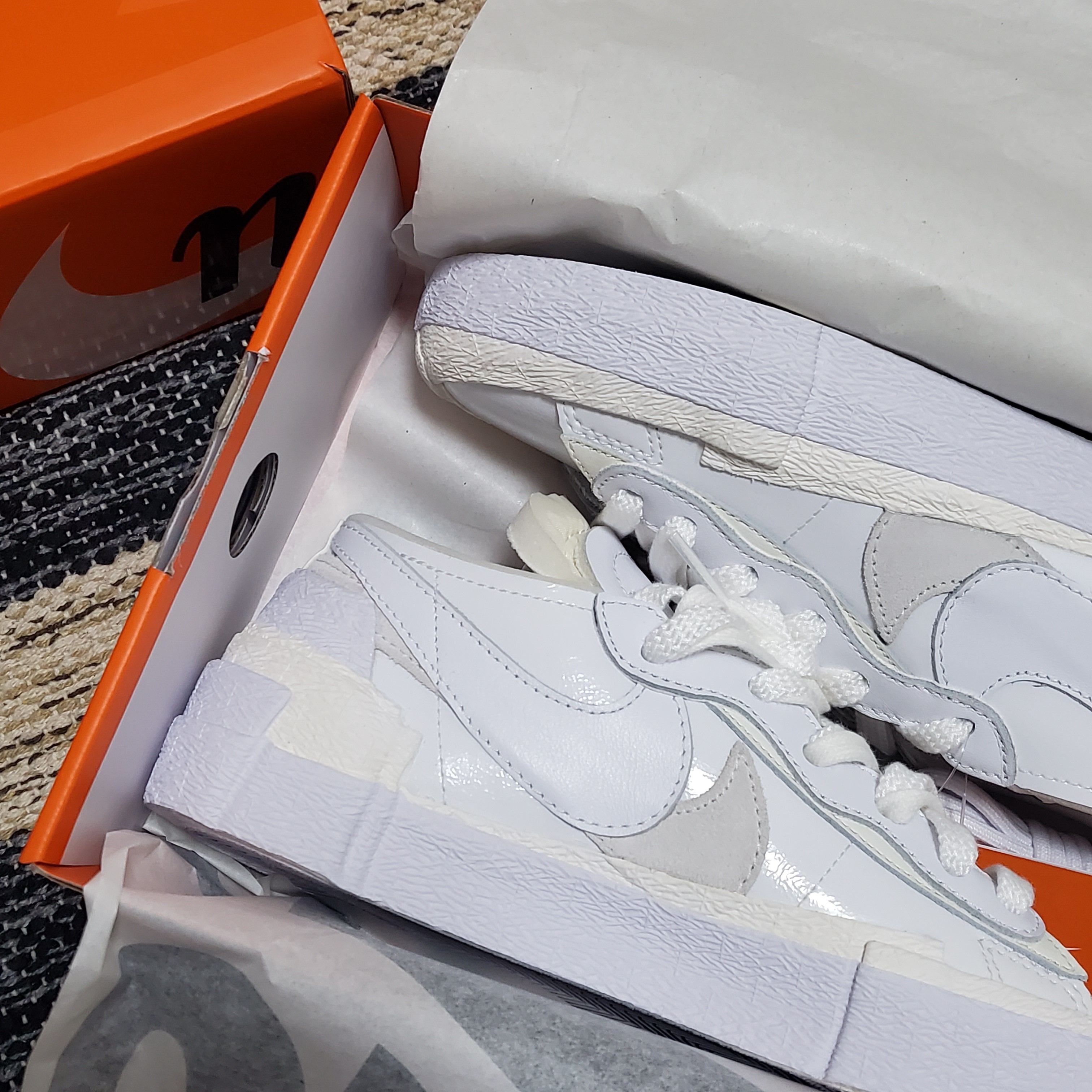 Nike x Sacai Blazer Low White Patent Leather, Jordan 1 Retro High OG Dark Marina Blue 착용 스타일 - 1