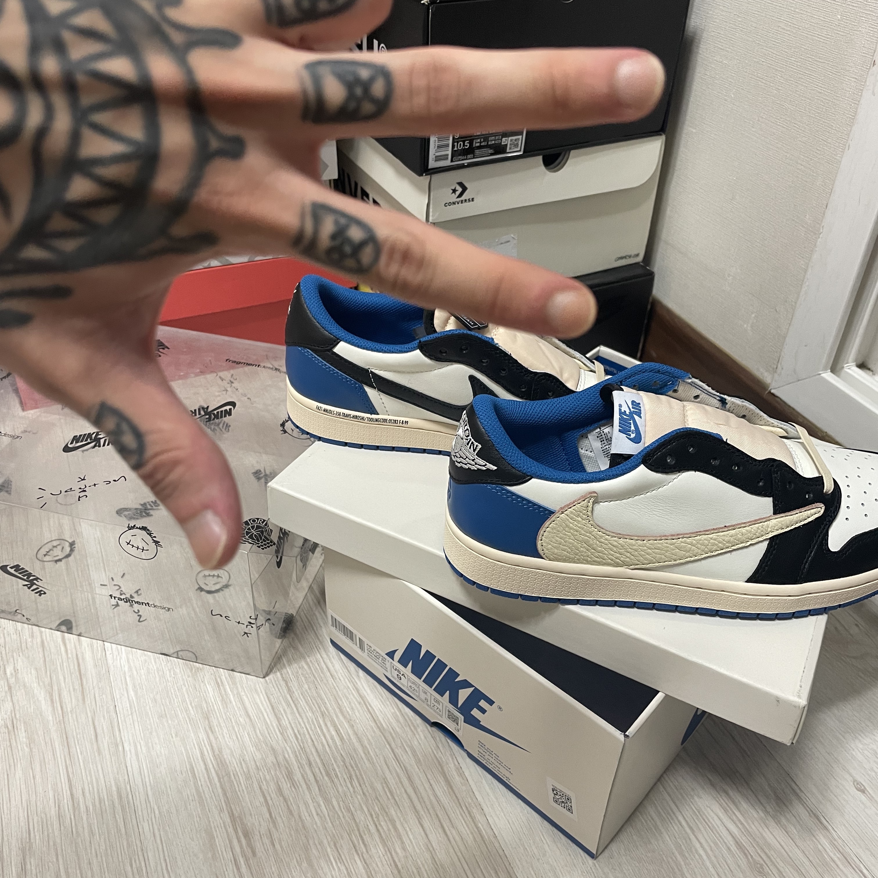 Jordan 1 x Travis Scott x Fragment Retro Low OG SP Military Blue 착용 스타일