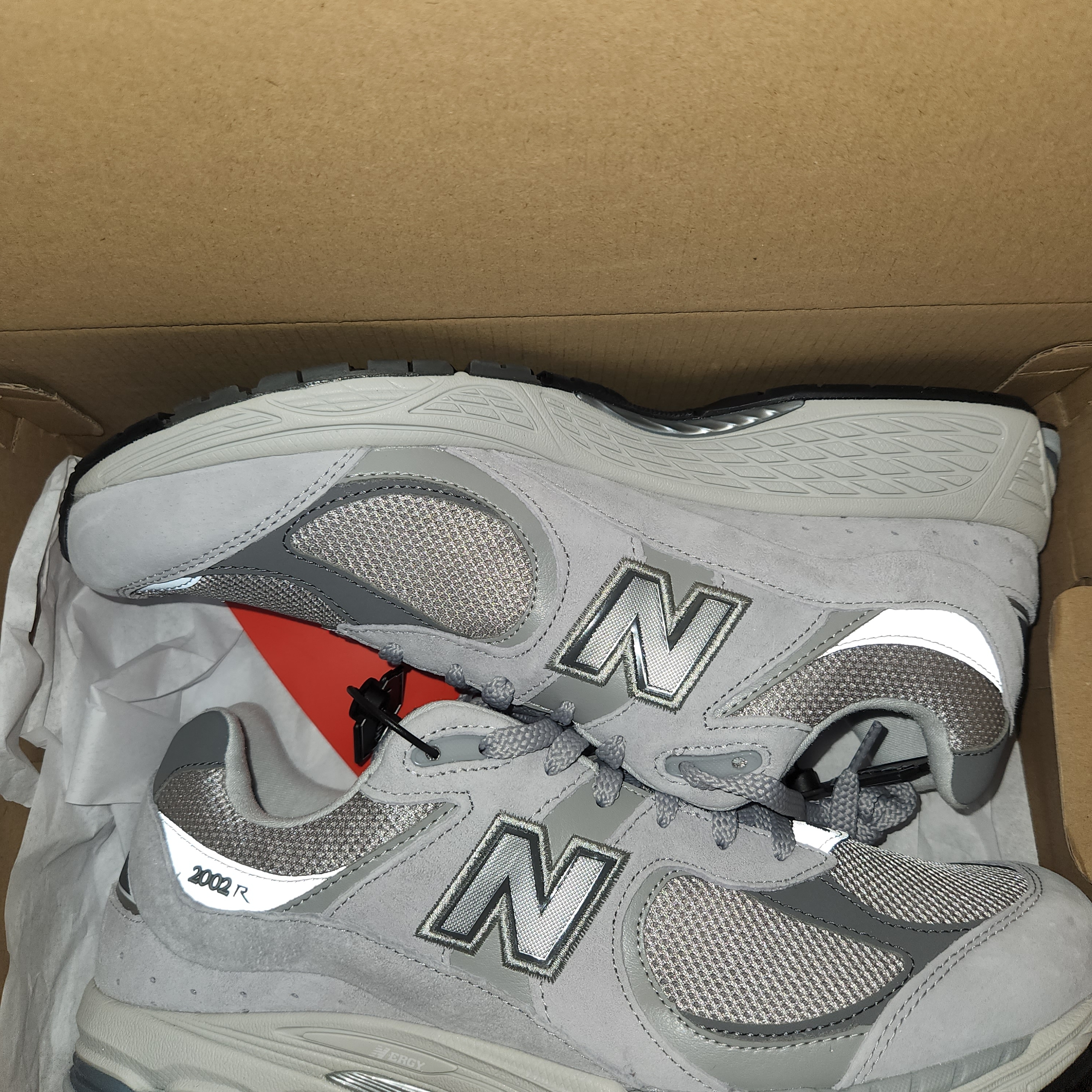 New Balance 2002R T2 Gray 착용 스타일 - 2