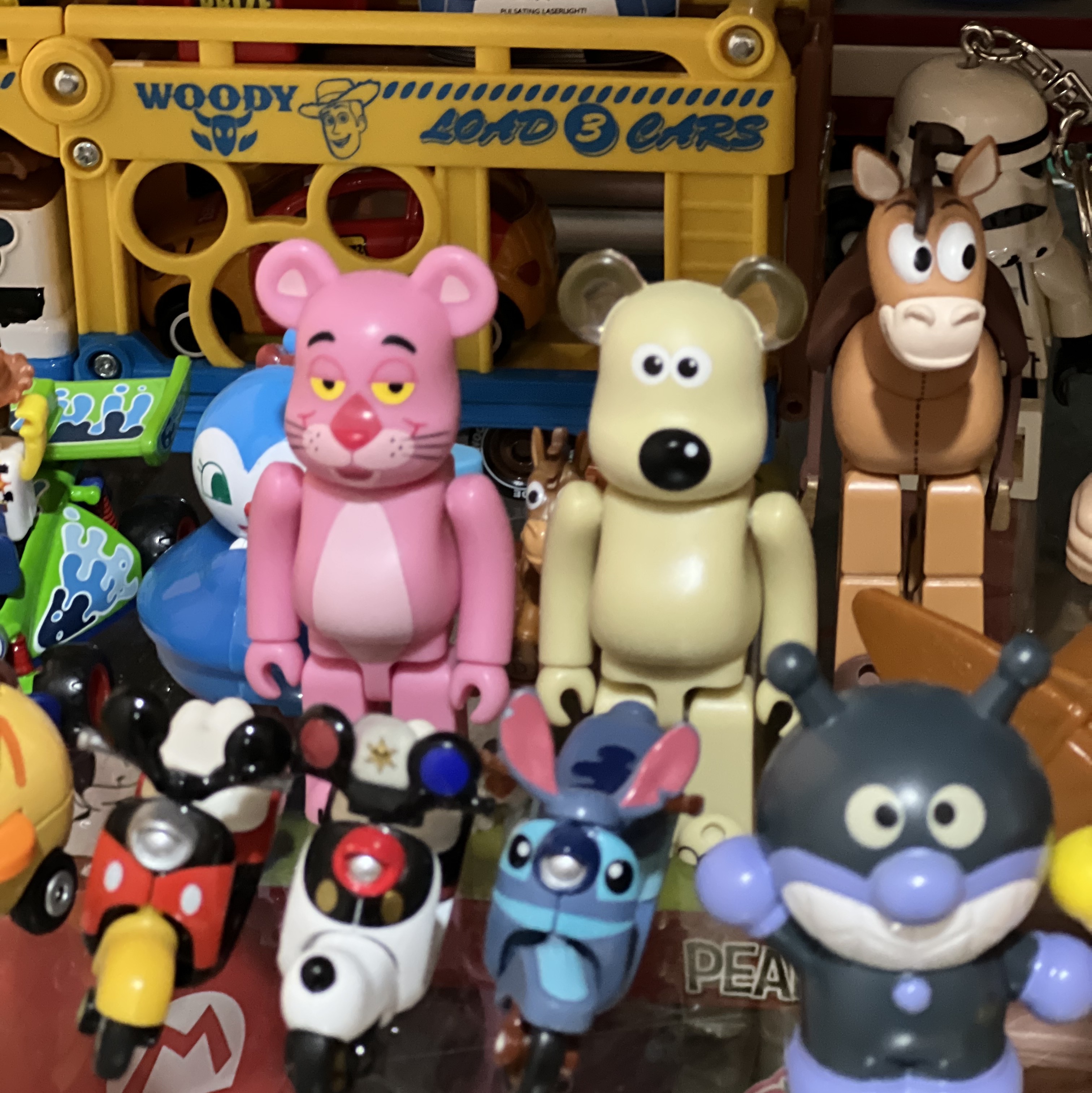 Bearbrick Pink Panther 100% & 400% Set, Bearbrick Wallace & Gromit Gromit 100% & 400% Set 착용 스타일 - 2