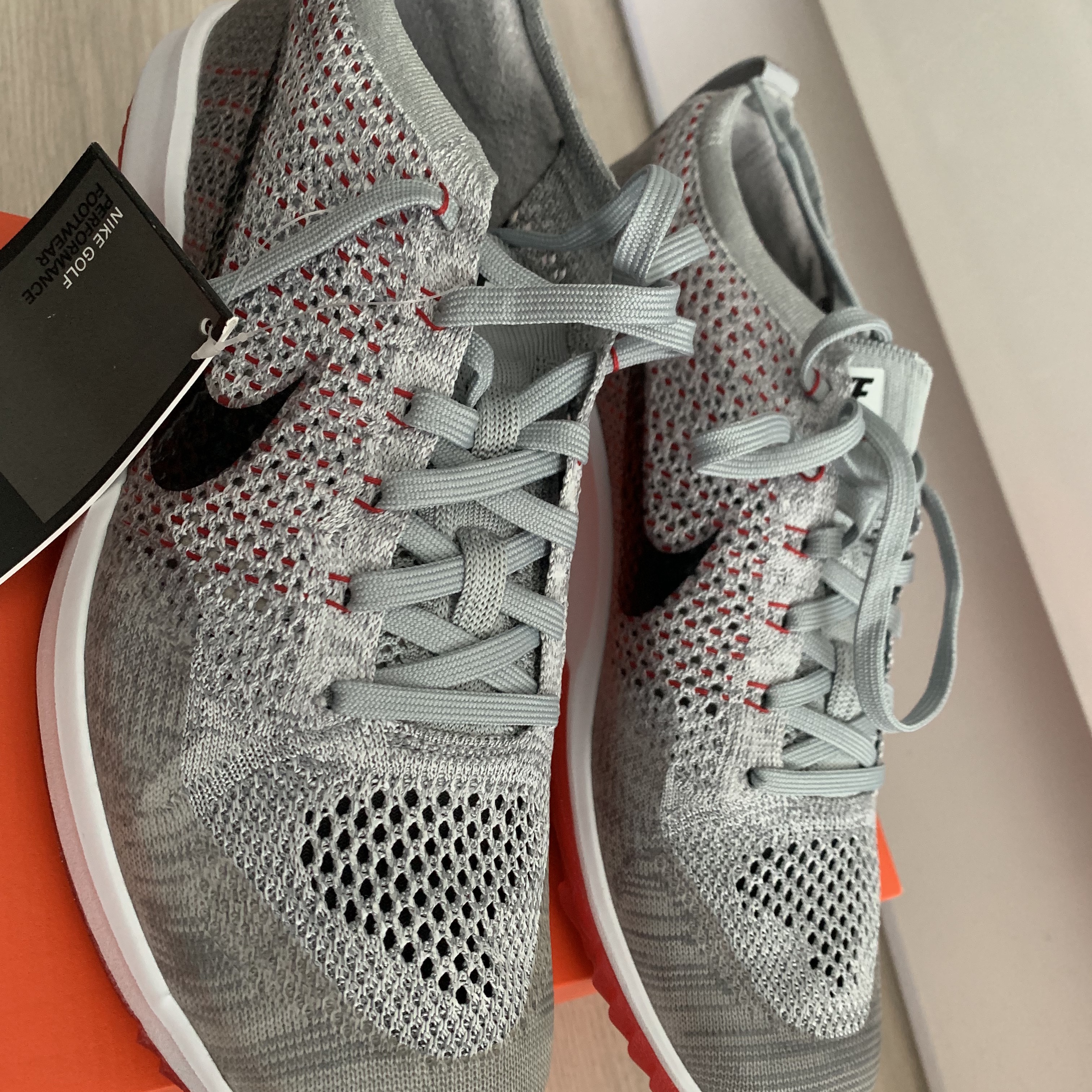 Nike Flyknit Racer G Wolf Grey 착용 스타일 - 1