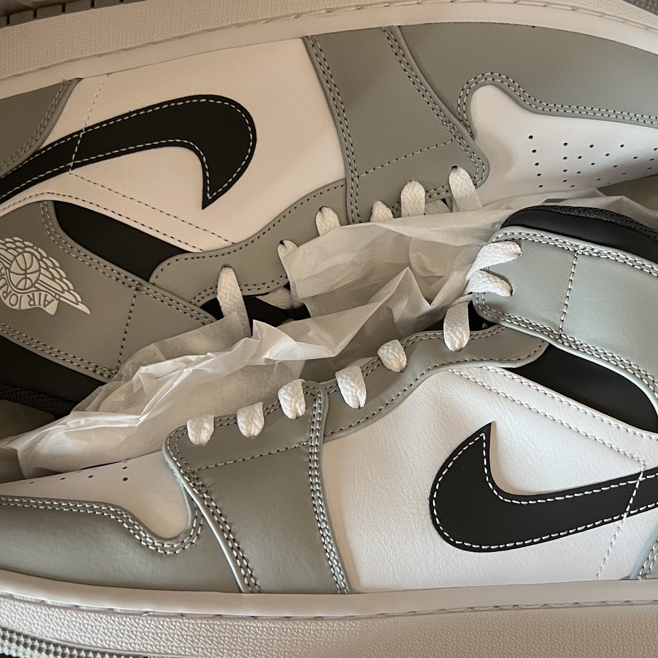 Jordan 1 Mid Light Smoke Grey Anthracite 착용 스타일 - 4
