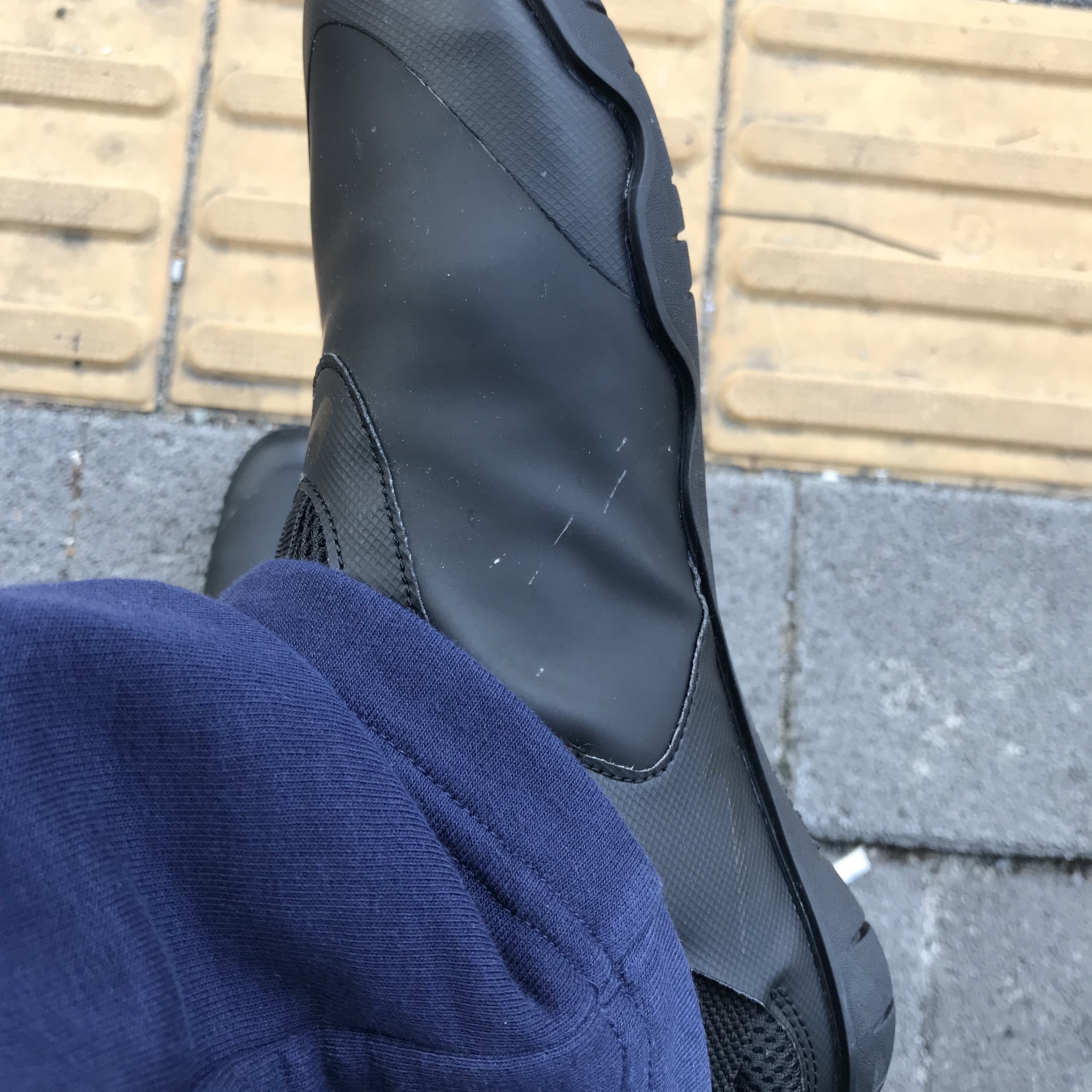Nike Air Zoom Pulse Triple Black 착용 스타일 - 1