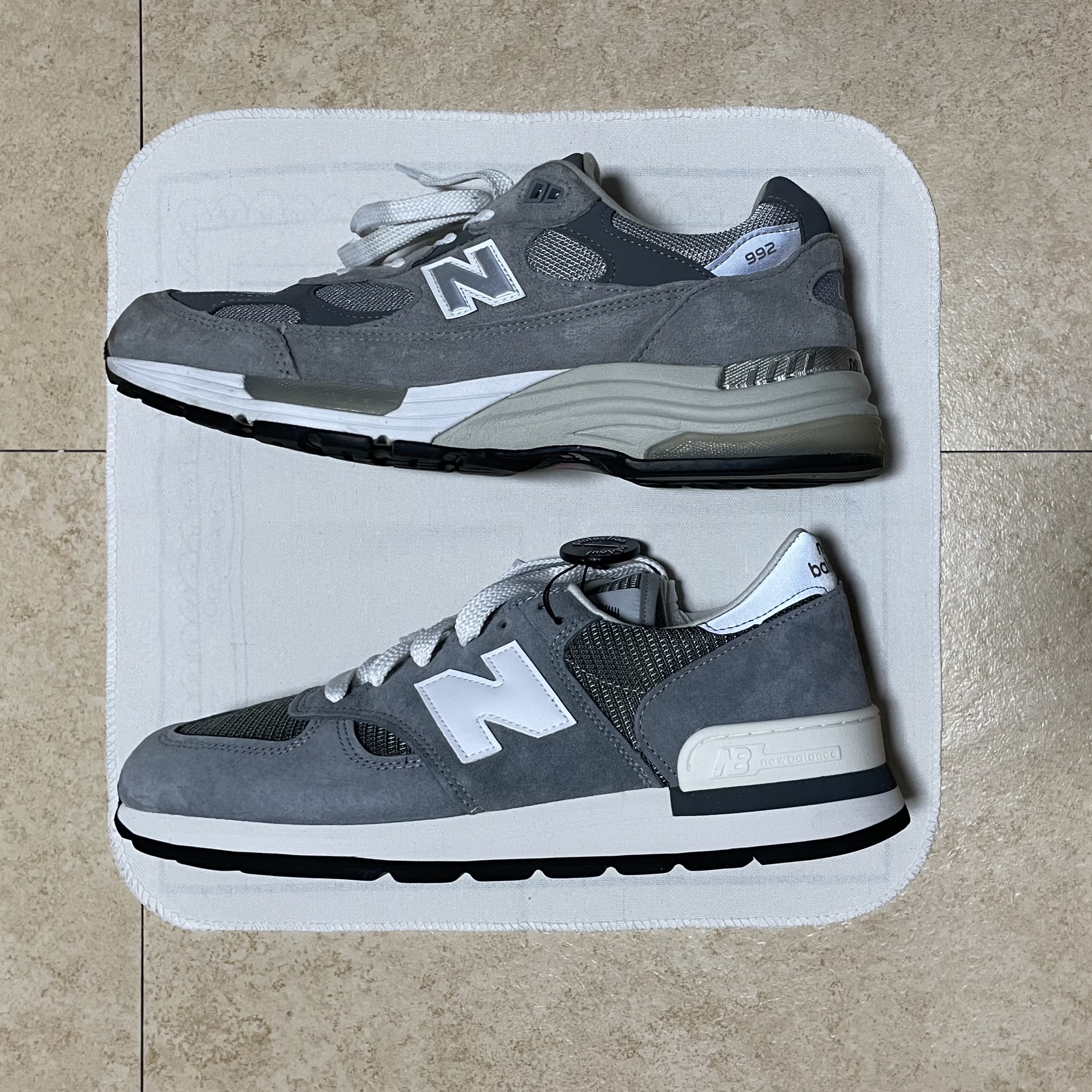 New Balance 990v1 Made in USA Grey White, New Balance 992 Made in USA Grey - D Standard 착용 스타일 - 1