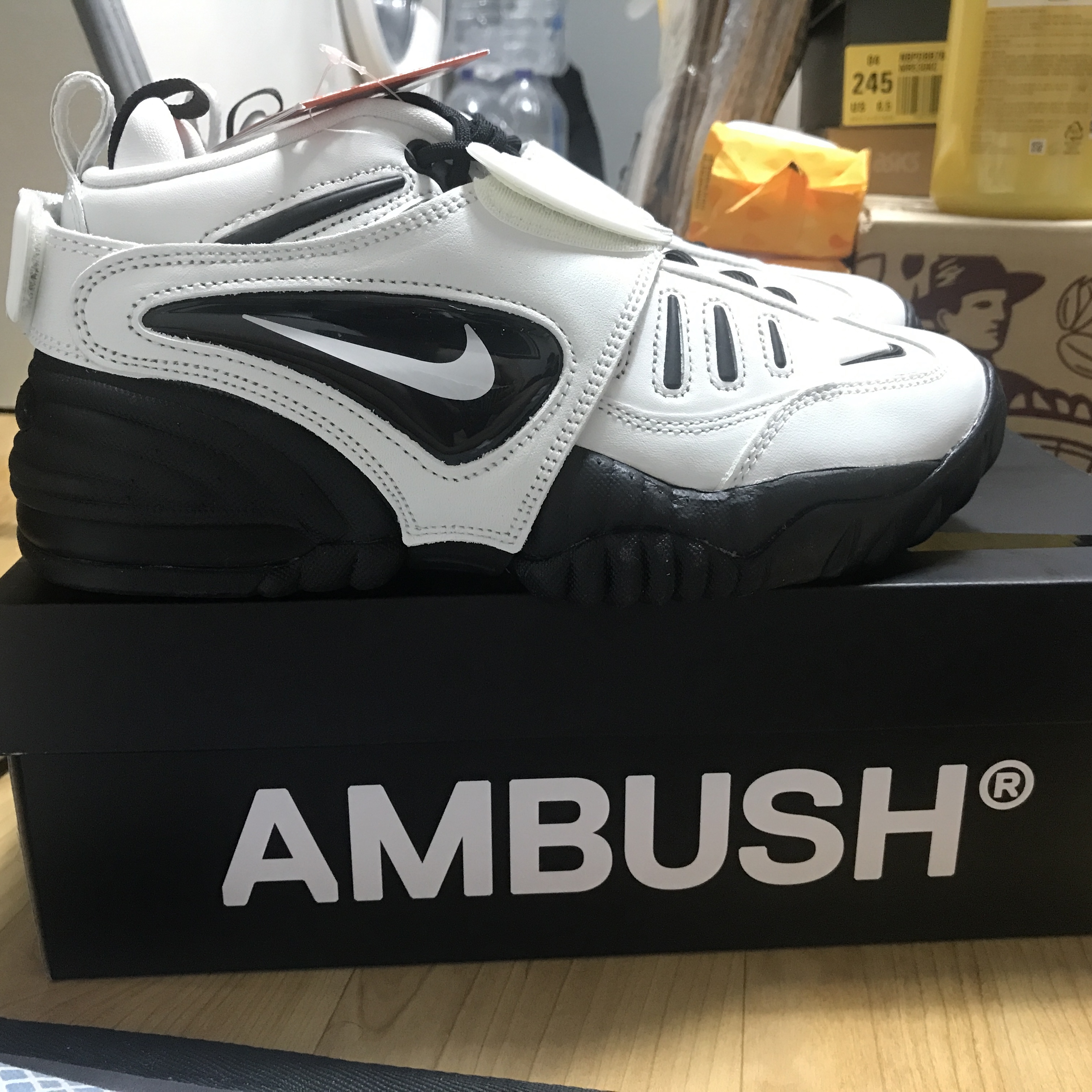 Nike x Ambush Air Adjust Force SP Summit White and Black 착용 스타일 - 1
