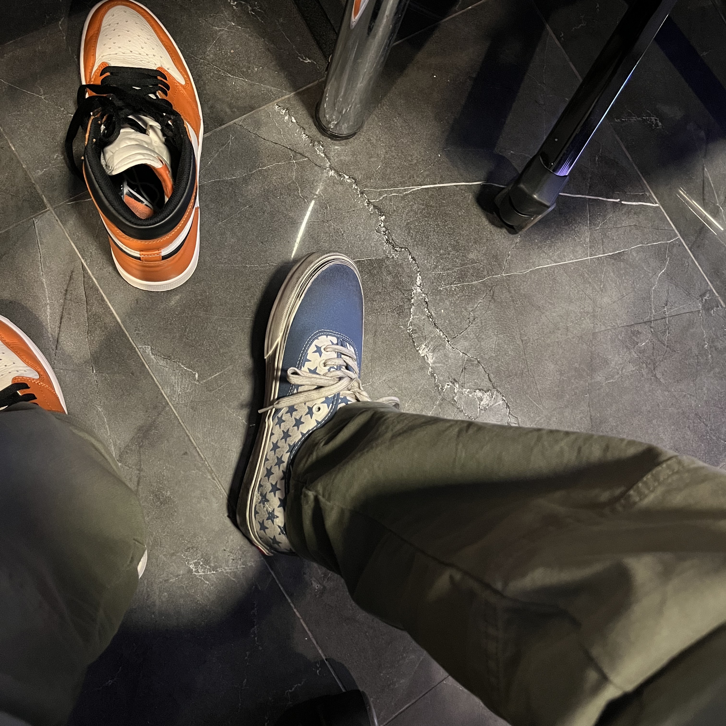 Vans Vault x Bianca Chandon Authentic LX Stressed Navy White 착용 스타일 - 2