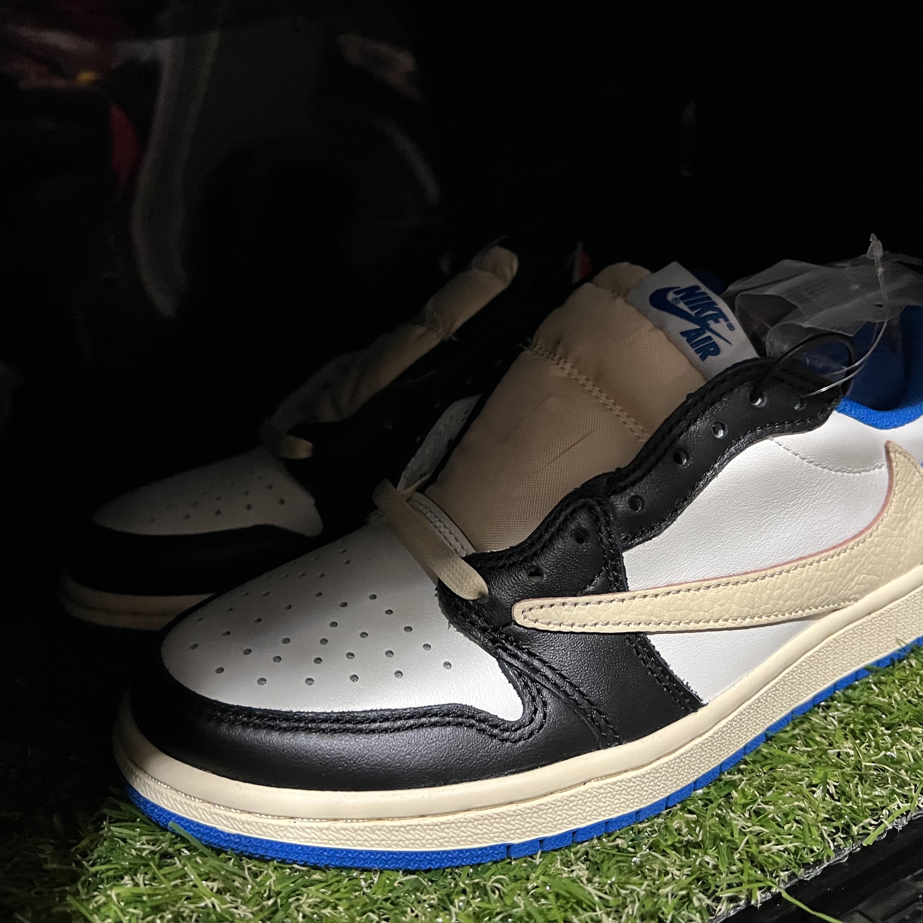 Jordan 1 x Travis Scott x Fragment Retro Low OG SP Military Blue 착용 스타일