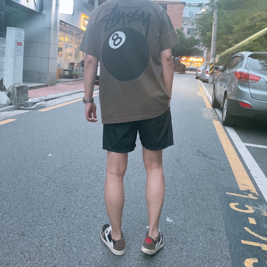 Jordan 1 x Travis Scott Retro Low OG SP Mocha 착용 스타일 - 2