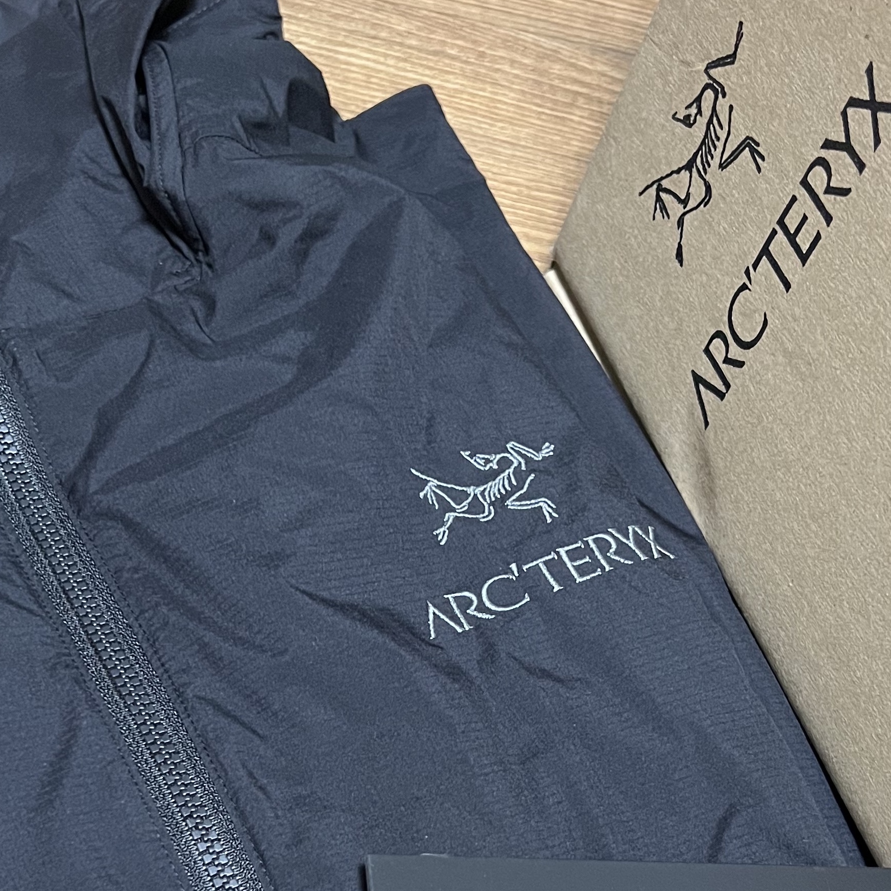 Arc'teryx Atom SL Hoody Black 착용 스타일 - 2