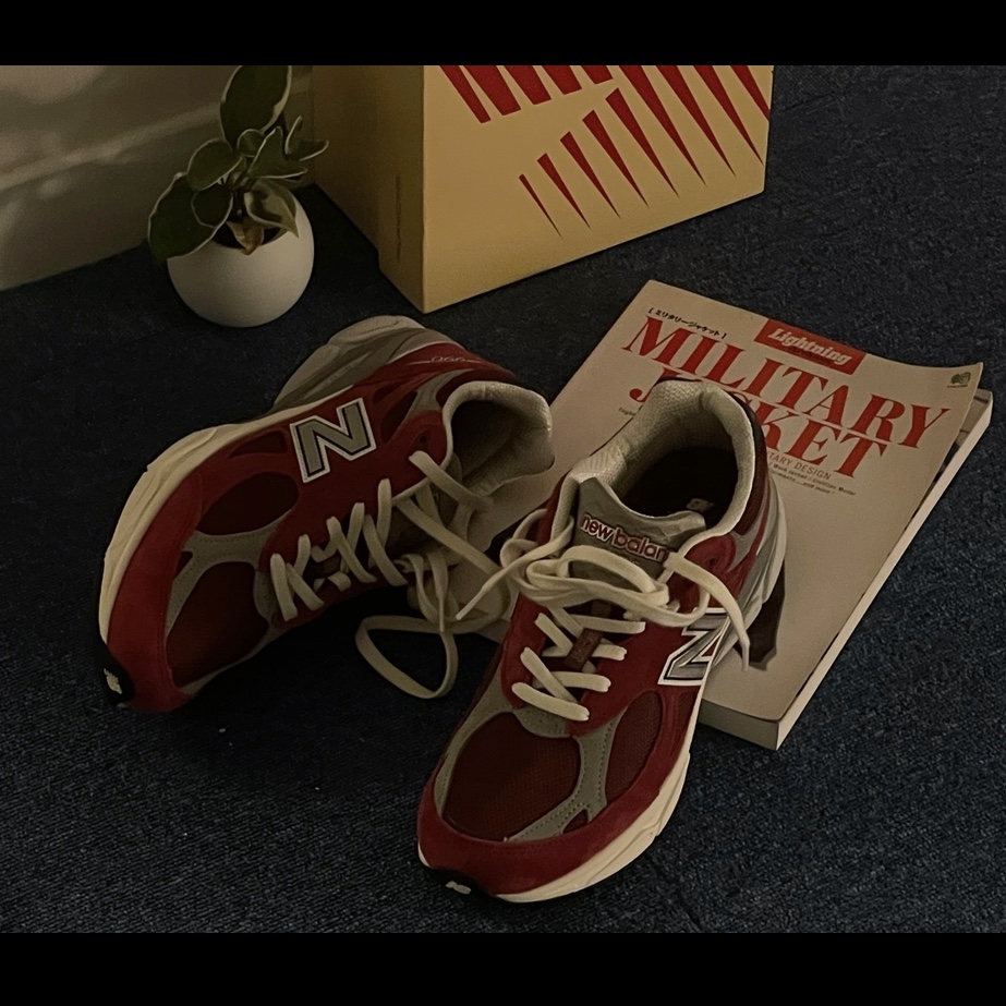 New Balance 990v3 Made in USA Scarlet Marblehead 착용 스타일