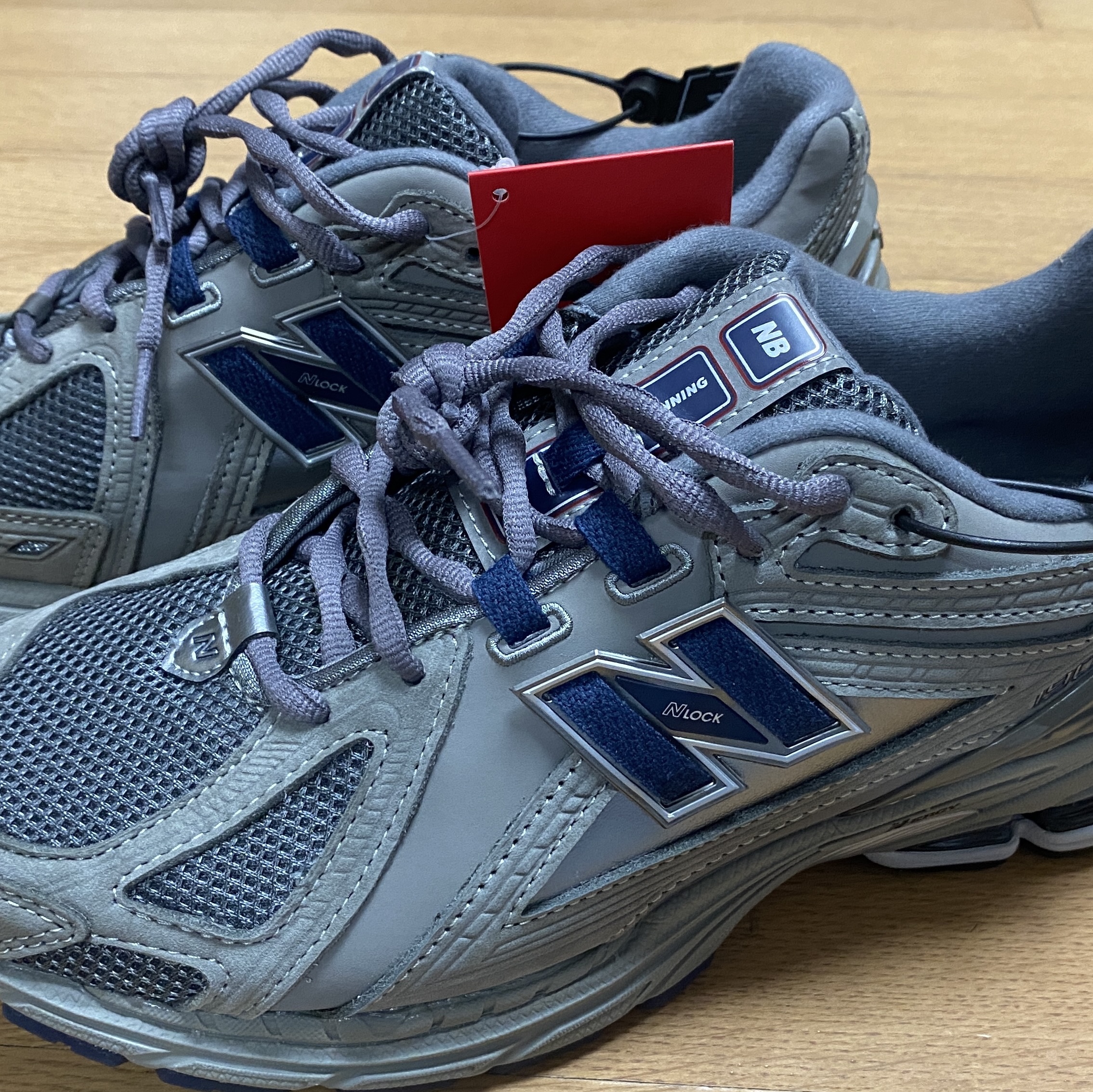 New Balance 1906R Charcoal Grey 착용 스타일 - 1