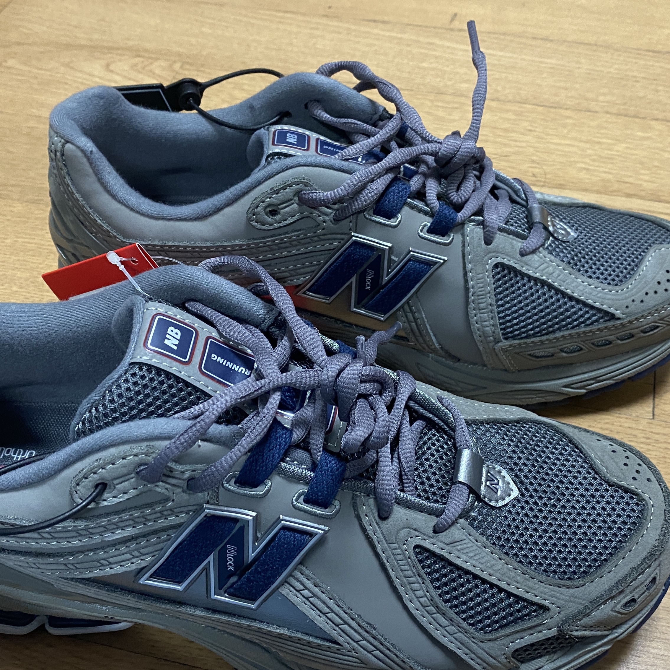 New Balance 1906R Charcoal Grey 착용 스타일 - 2