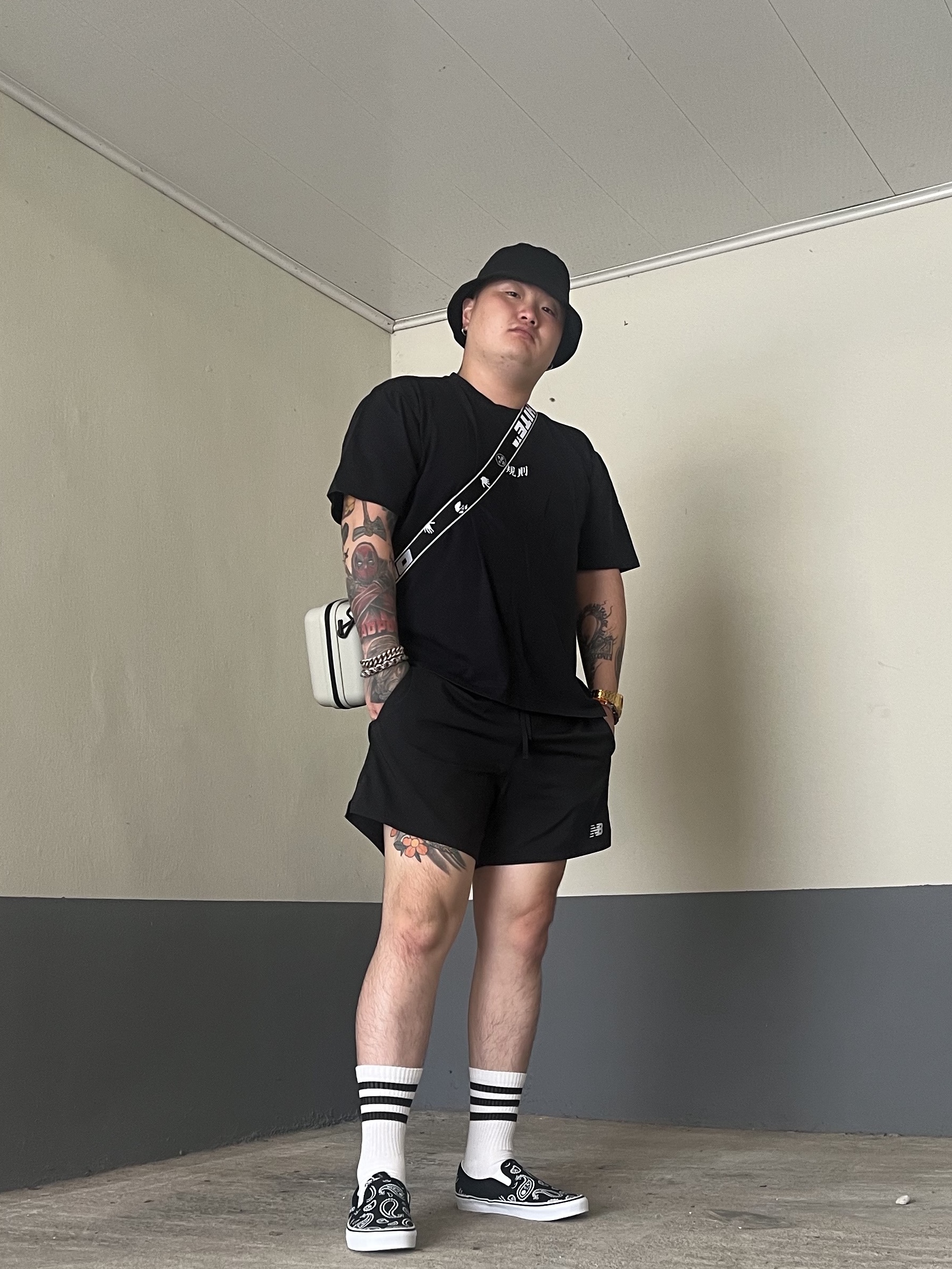 Off-White x Amore Pacific Protection Box (Without Cosmetics) 착용 스타일