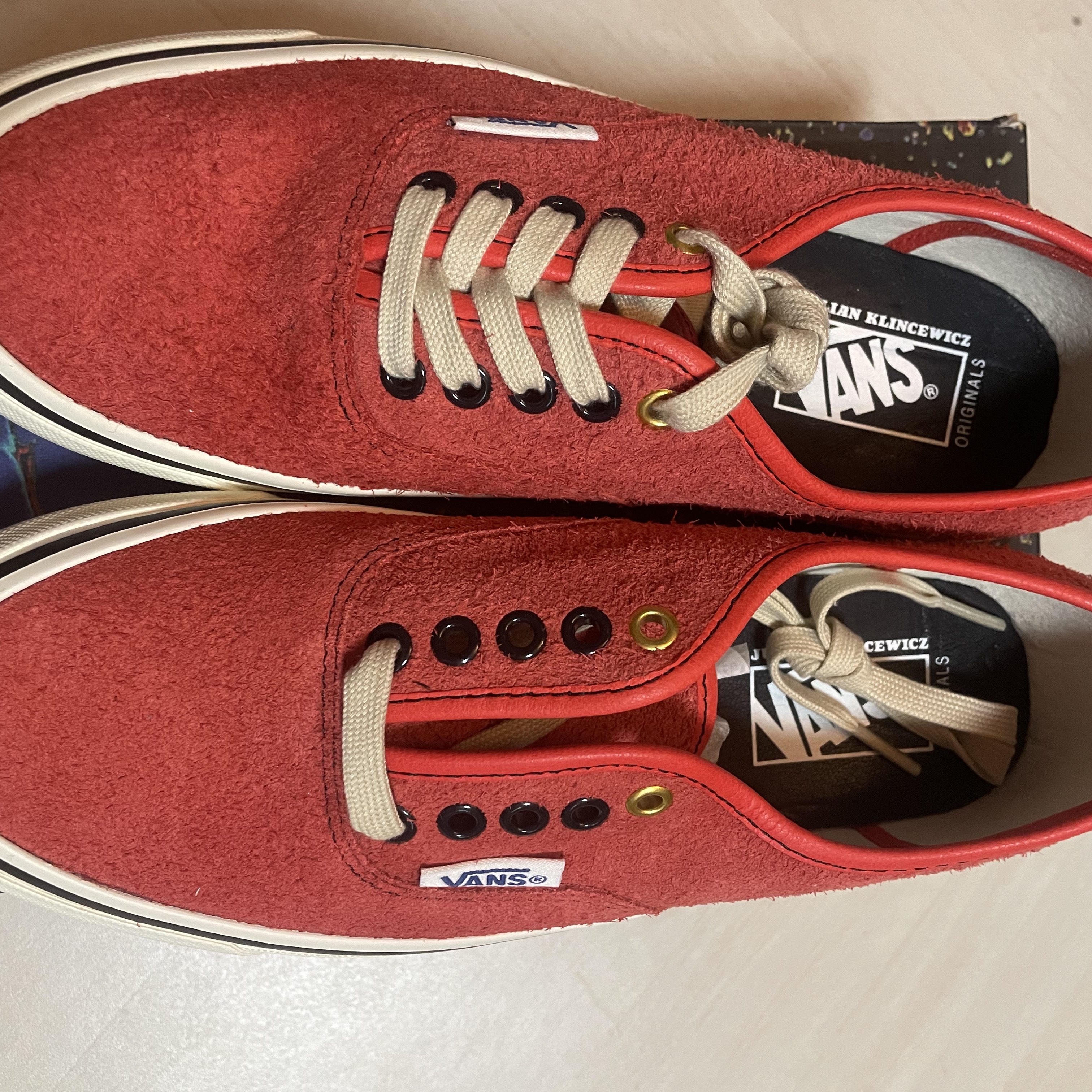 Vans Vault x Julian Klincewicz OG Authentic SP LX Hairy Suede Cherry Tomato 착용 스타일 - 5