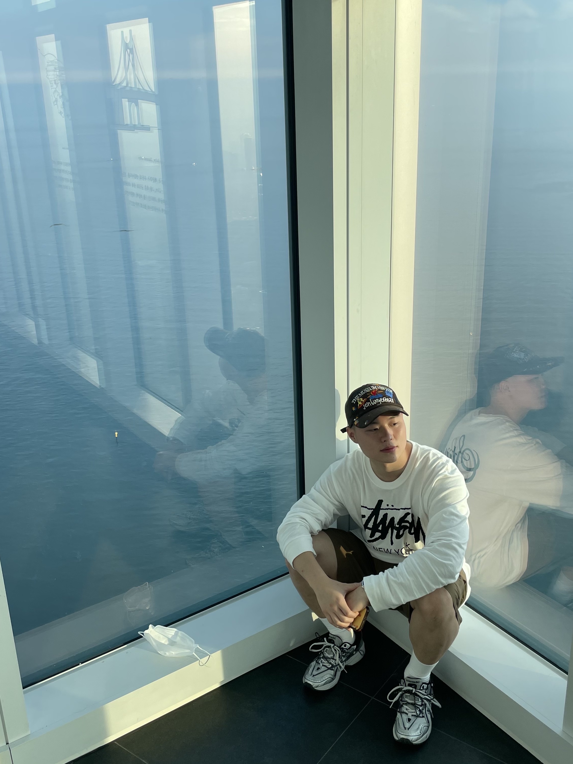 Stussy World Tour LS T-Shirt White, Asics x Andersson Bell Gel-1090 Glacier Grey Silver 착용 스타일 - 1