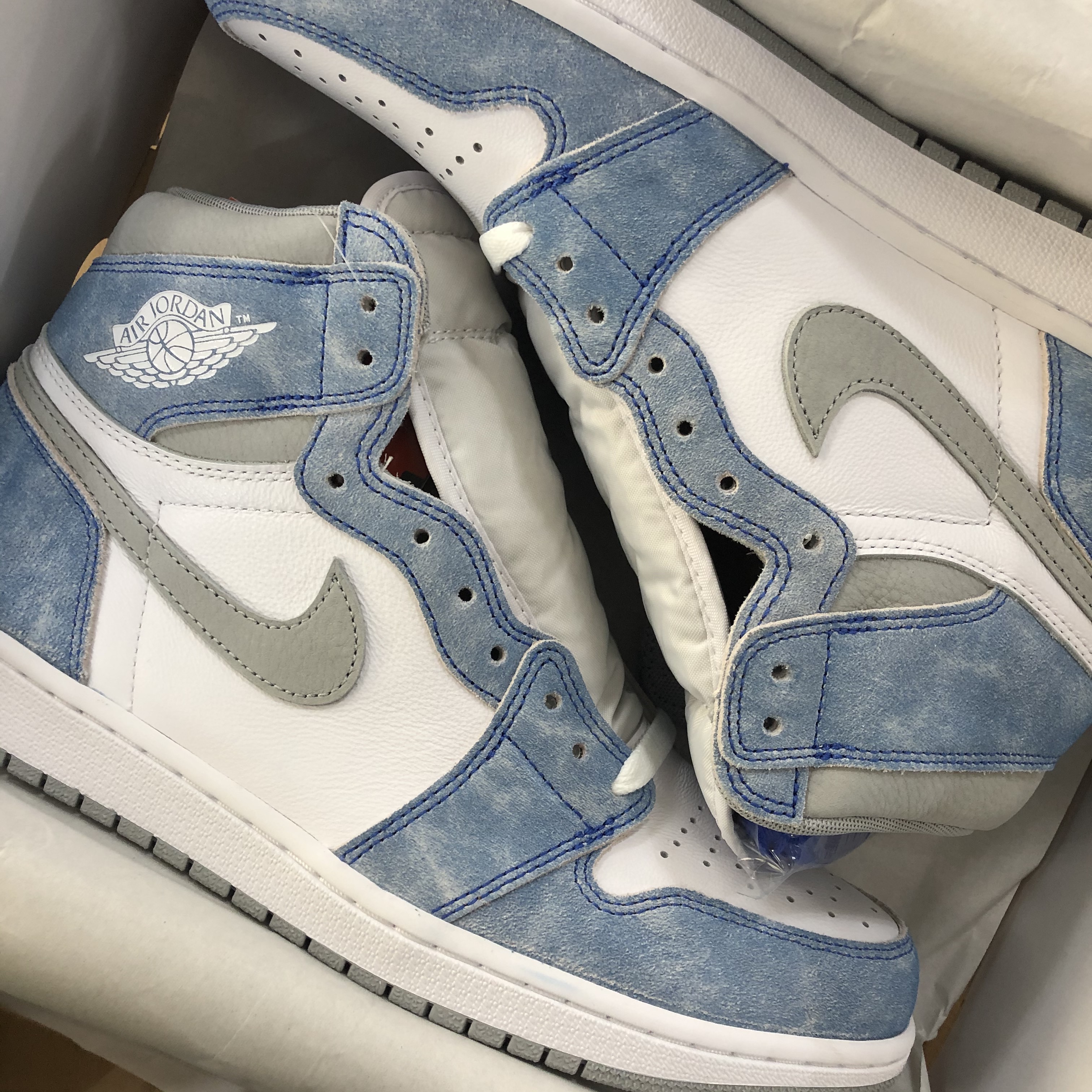 Jordan 1 Retro High OG Hyper Royal 착용 스타일 - 1