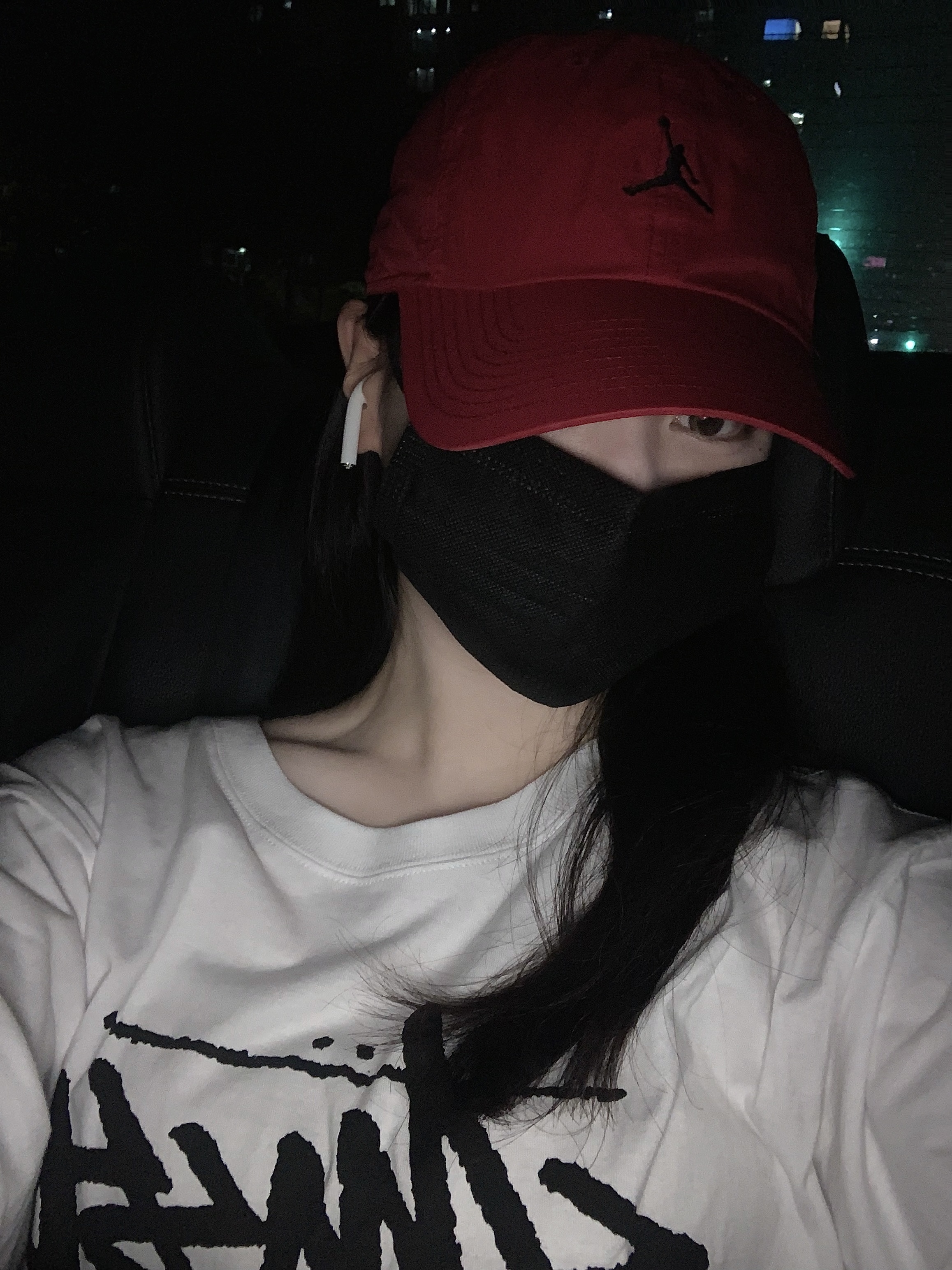 Stussy World Tour T-Shirt White, Jordan Jumpman Heritage 86 Washed Cap Gym Red 착용 스타일
