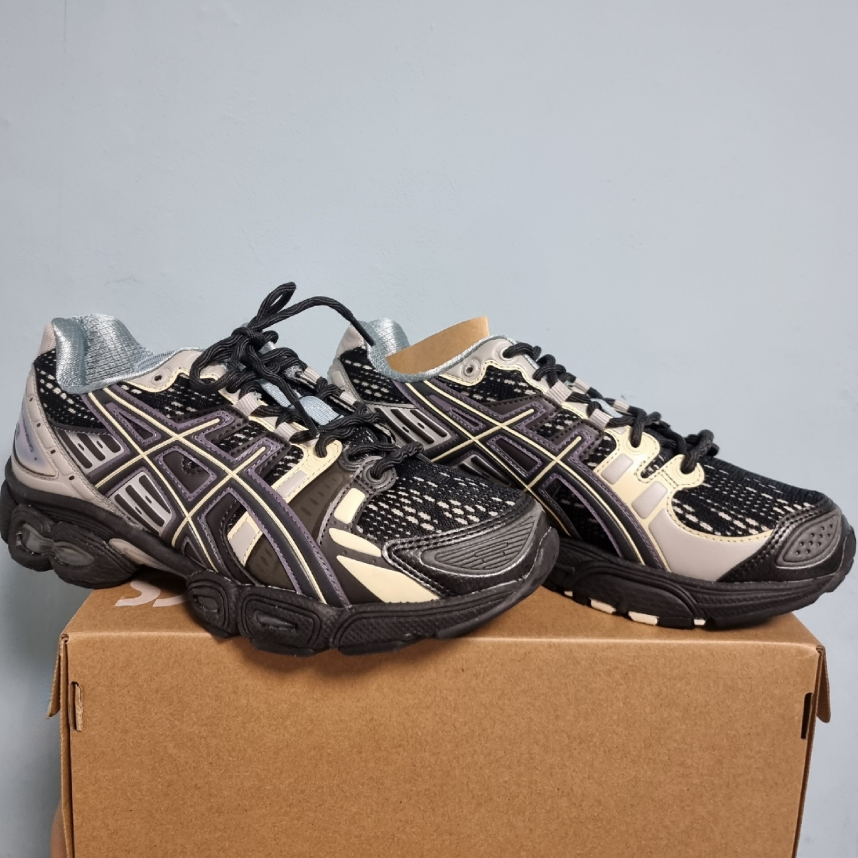 Asics UB5-S Gel-Nimbus 9 Black Gunmetal 착용 스타일 - 2