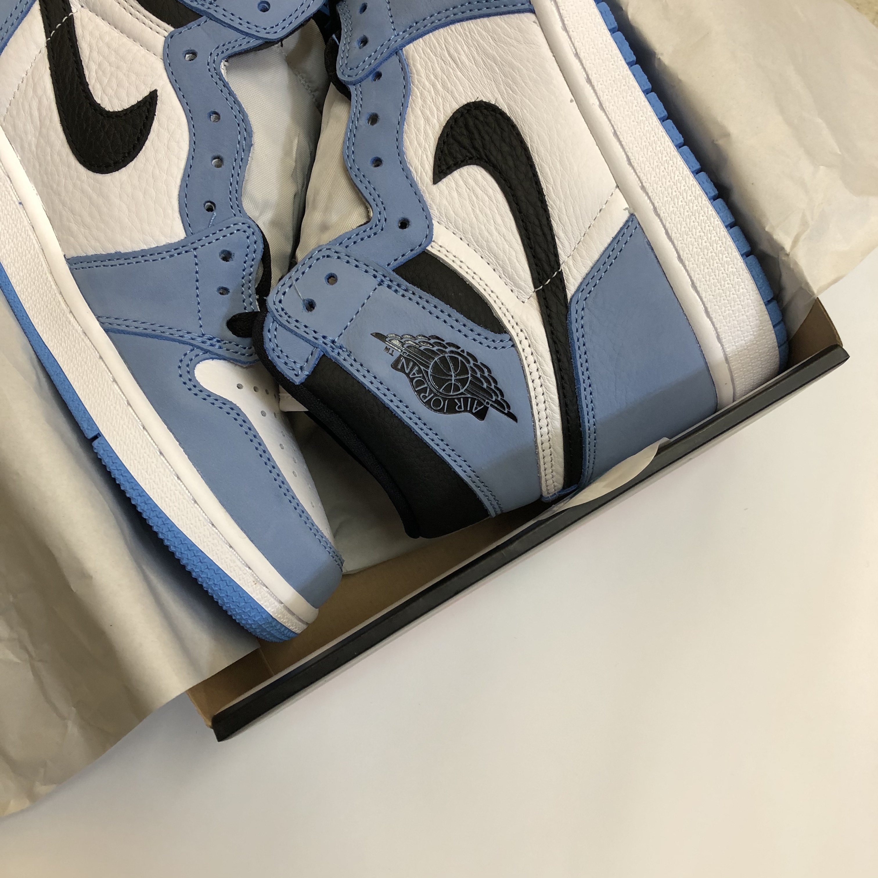 Jordan 1 Retro High OG University Blue 착용 스타일 - 2
