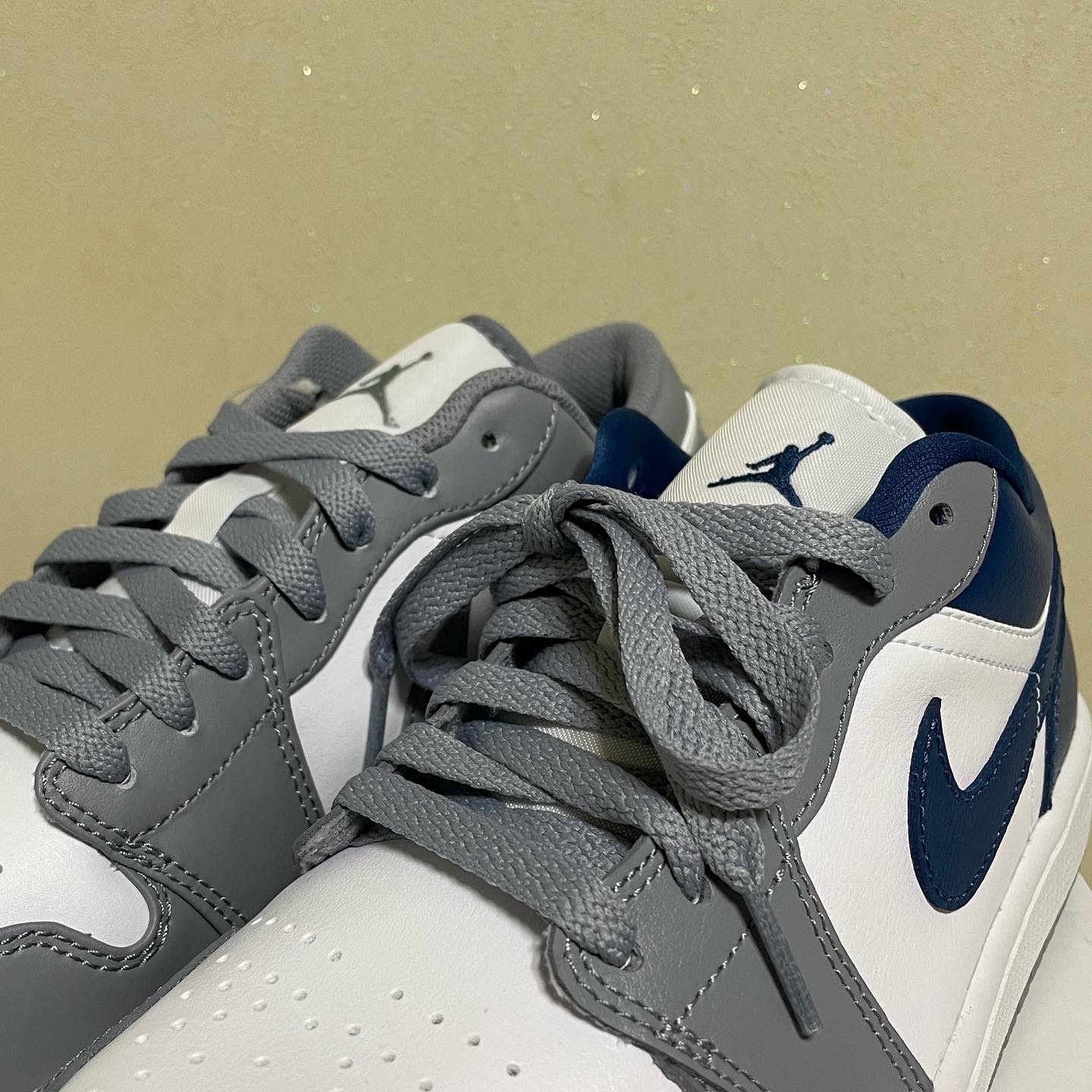 (W) Jordan 1 Low White Grey Blue, Jordan 1 Low Stealth and White 착용 스타일 - 2