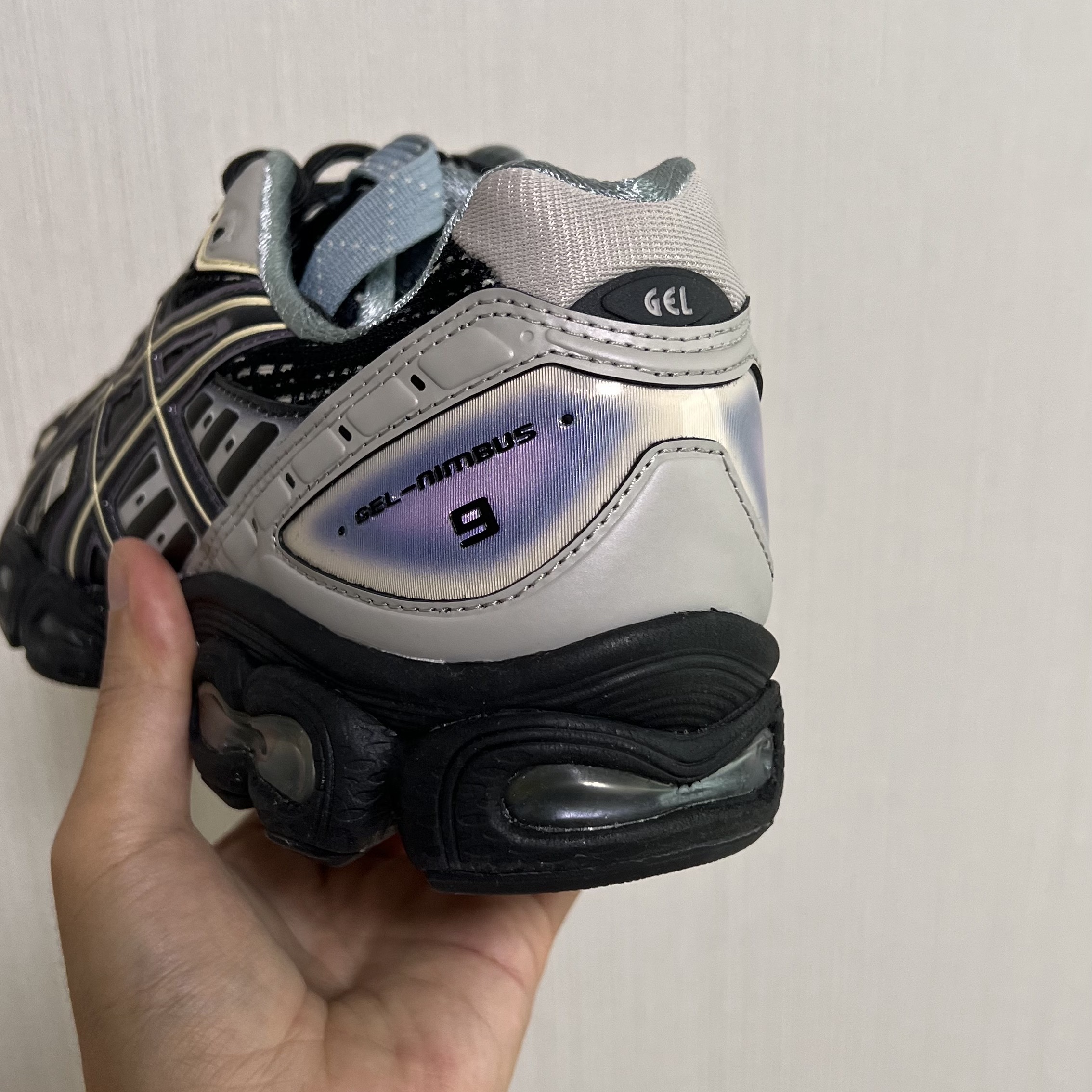 Asics UB5-S Gel-Nimbus 9 Black Gunmetal 착용 스타일 - 5