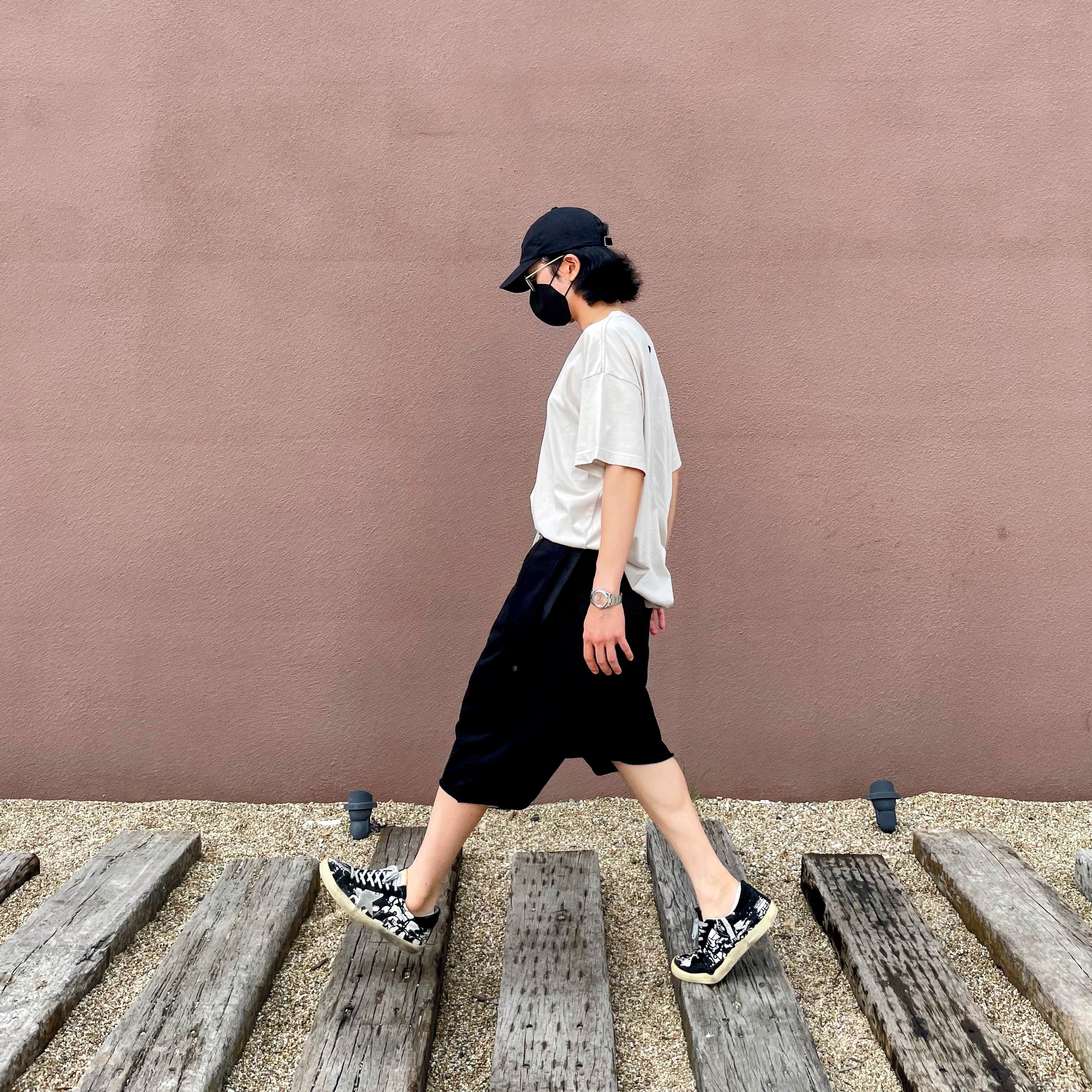 Jordan 1 Low Grey Fog Black Bleached Coral, Jil Sander Logo T-Shirt Natural - 22SS 착용 스타일 - 1